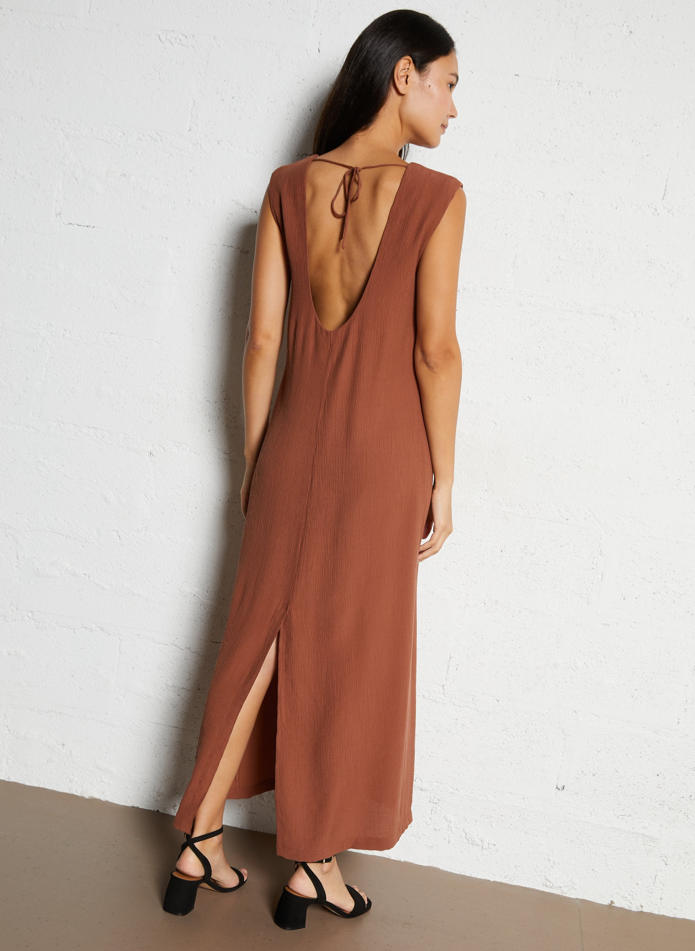 Lange jurk met ronde hals INDI & COLD Brown