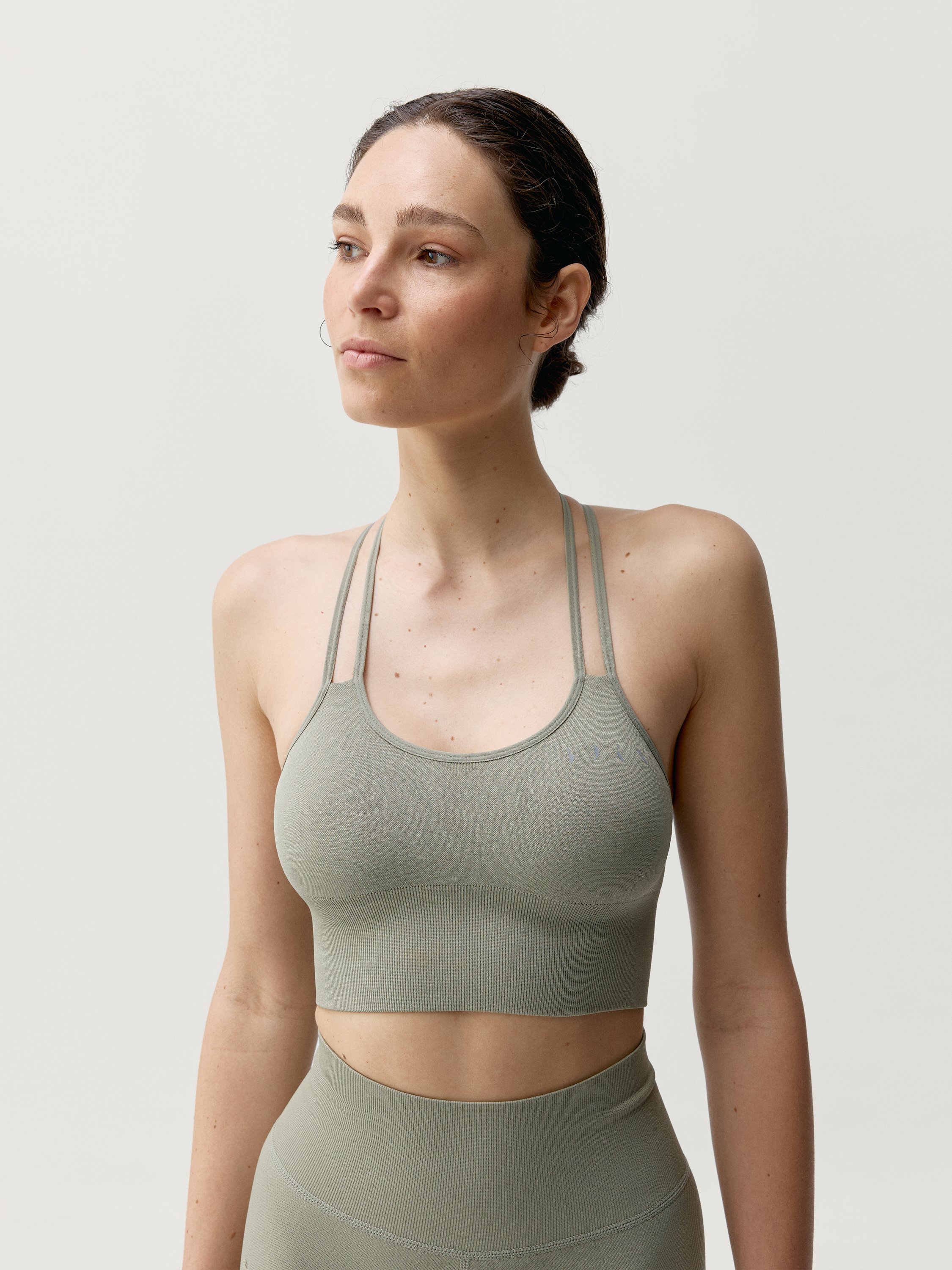 Seamless medium support sports bra BORN LIVING YOGA Green