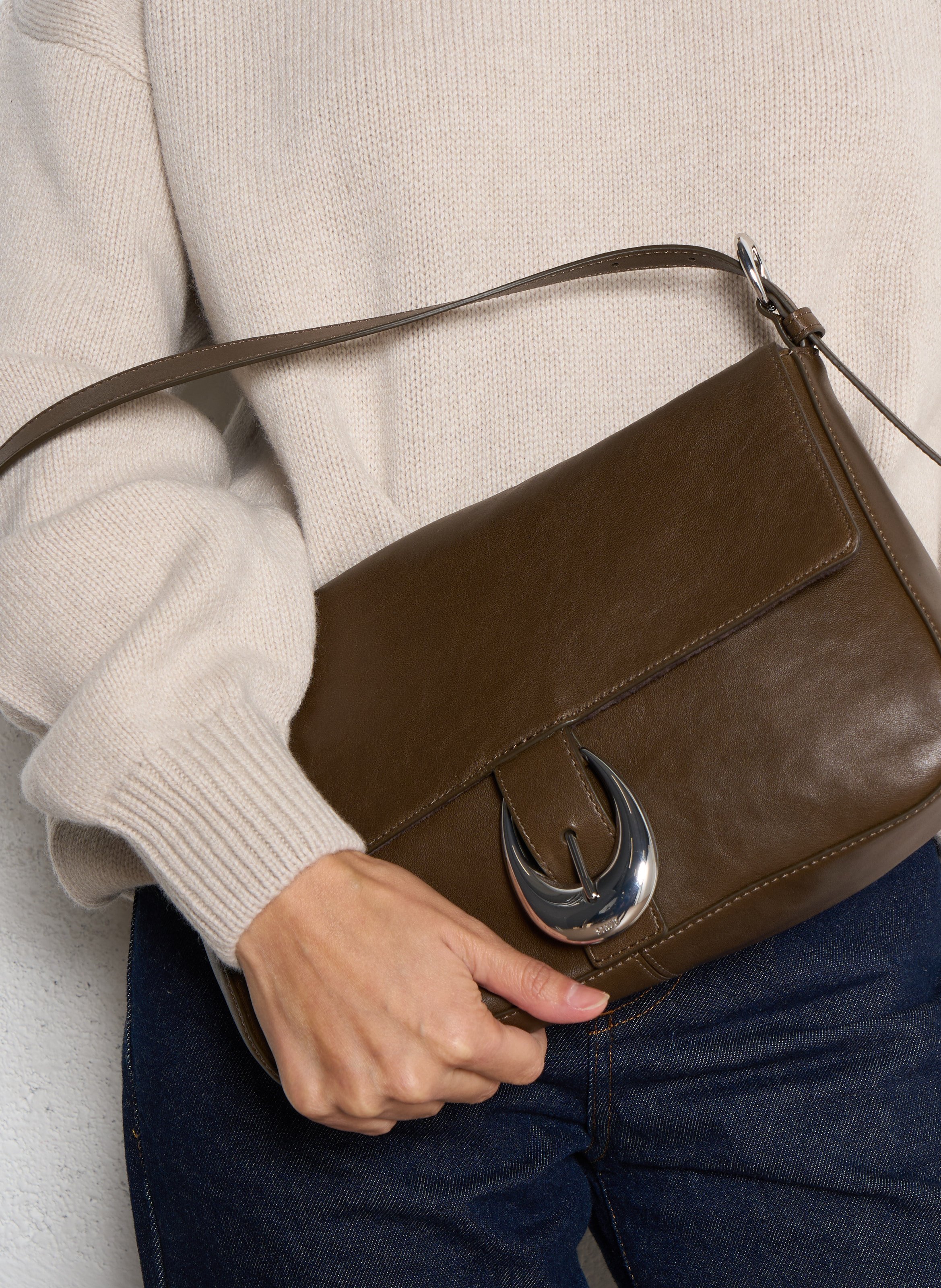 Sac épaule à rabat en cuir STAUD Marron