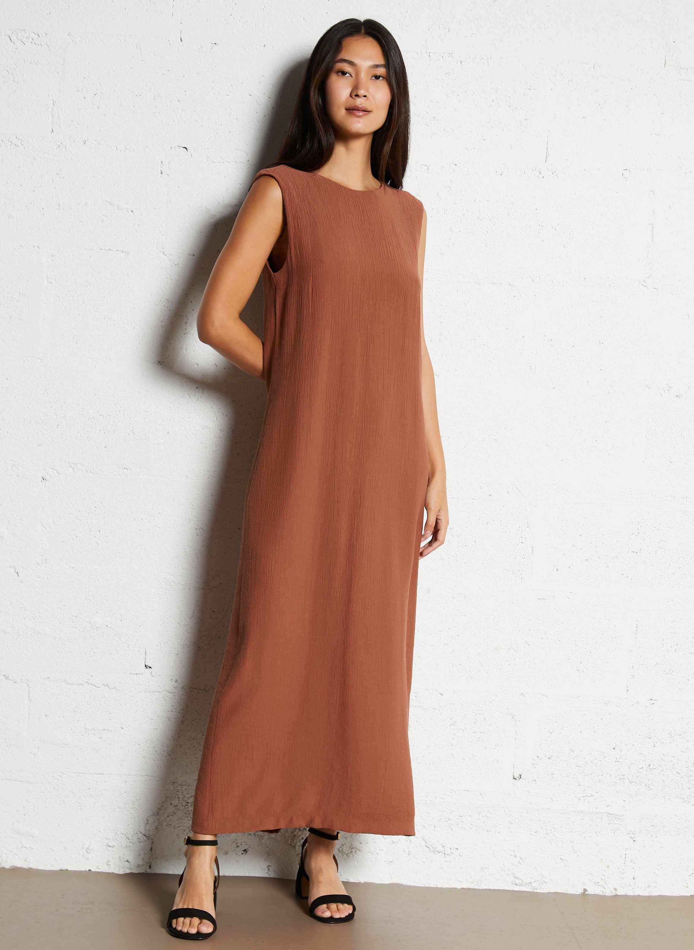 Lange jurk met ronde hals INDI & COLD Brown