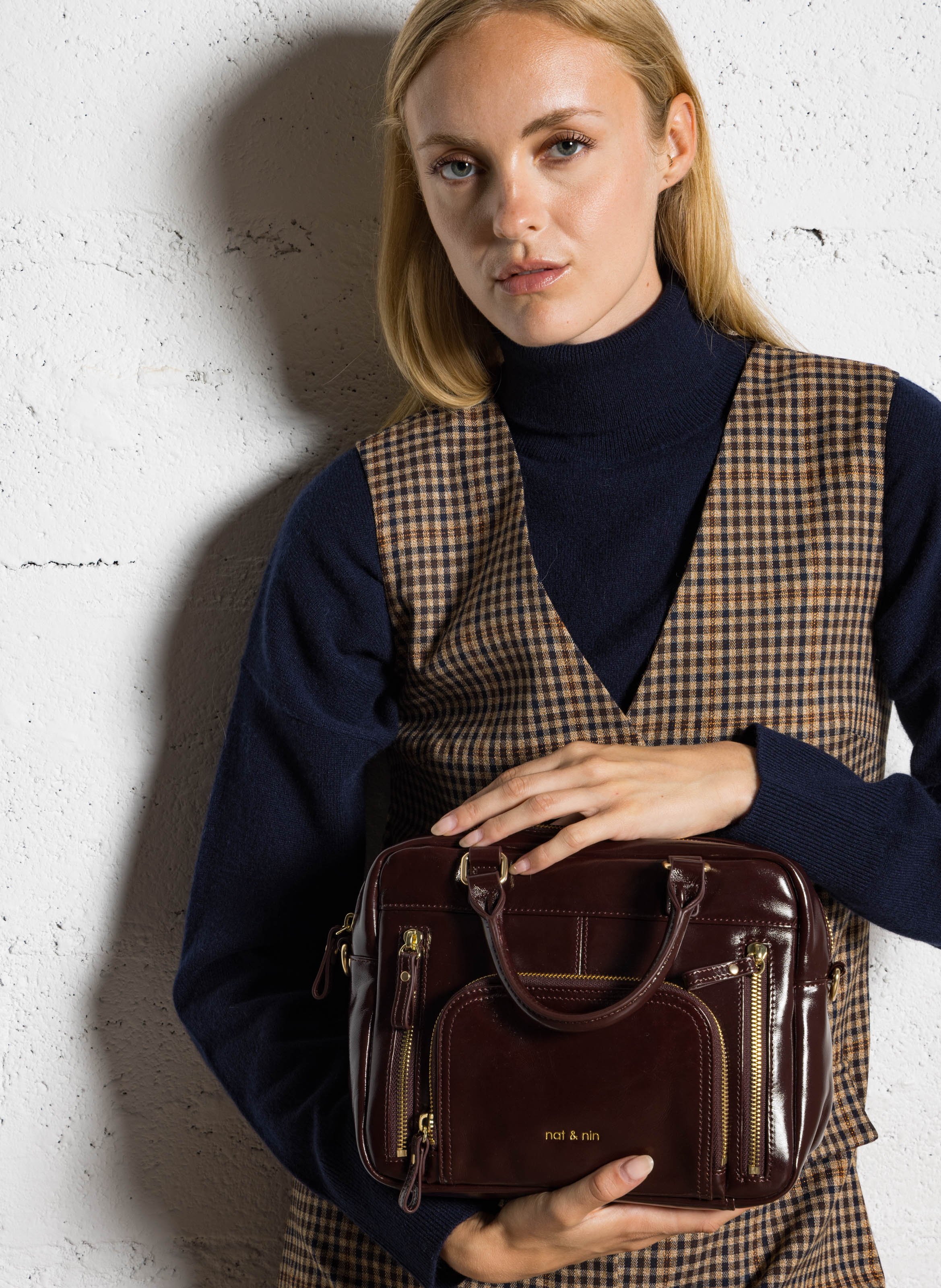 Multitaschen-Handtasche aus Leder NAT & NIN Braun