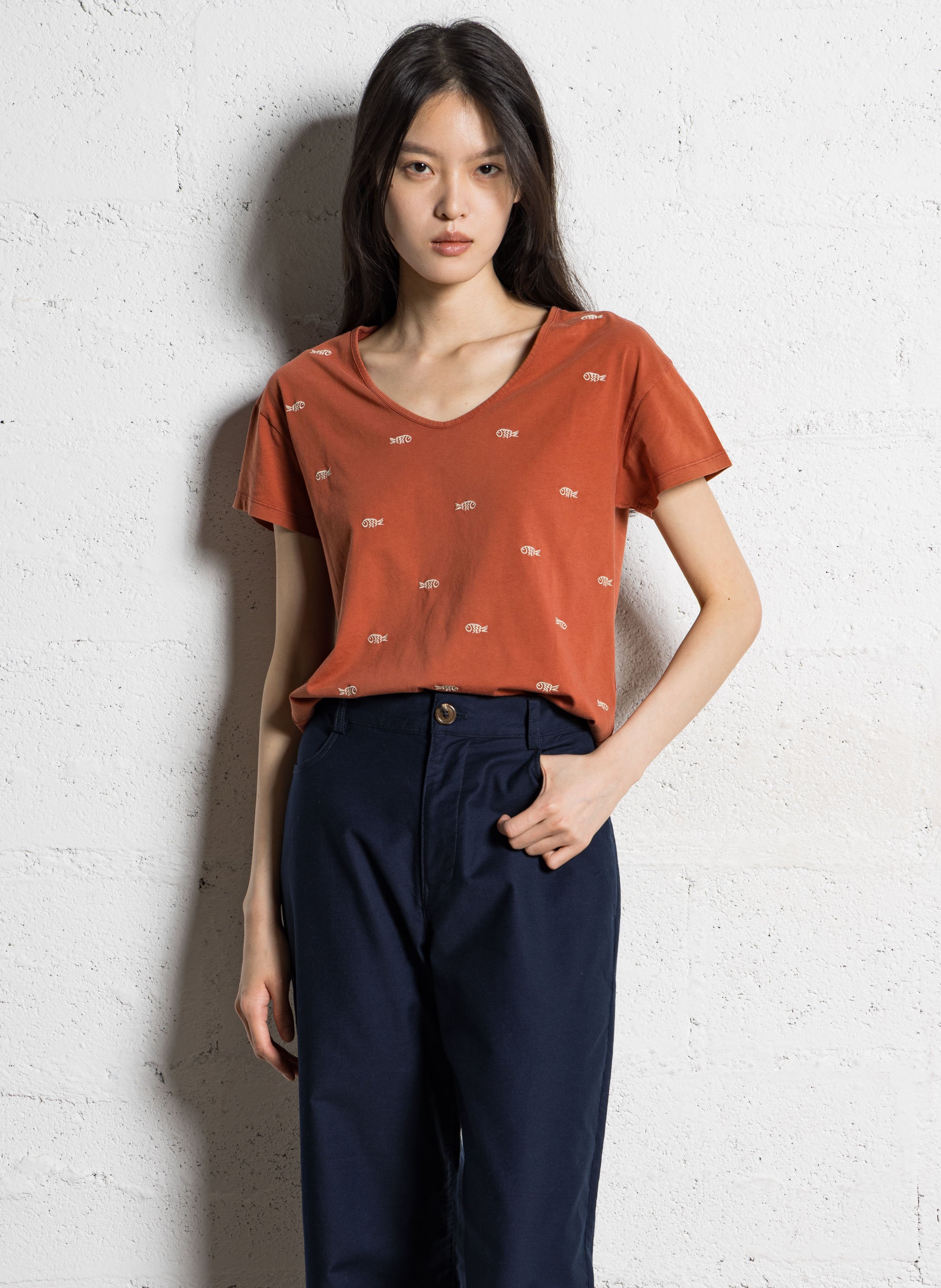 Round neck cotton embroidered t-shirt NICE THINGS Brown