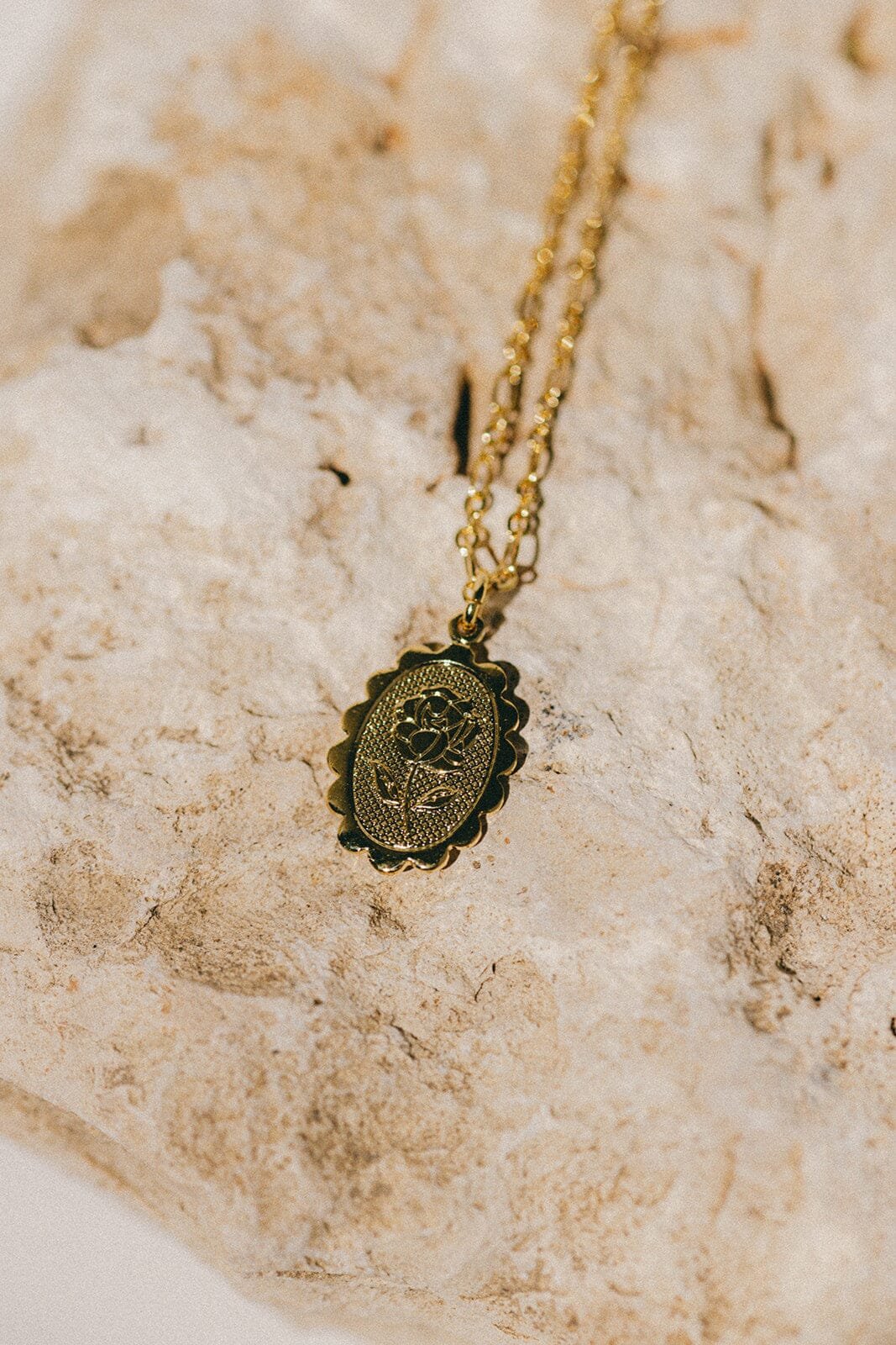 Silver plated flower necklace Golden