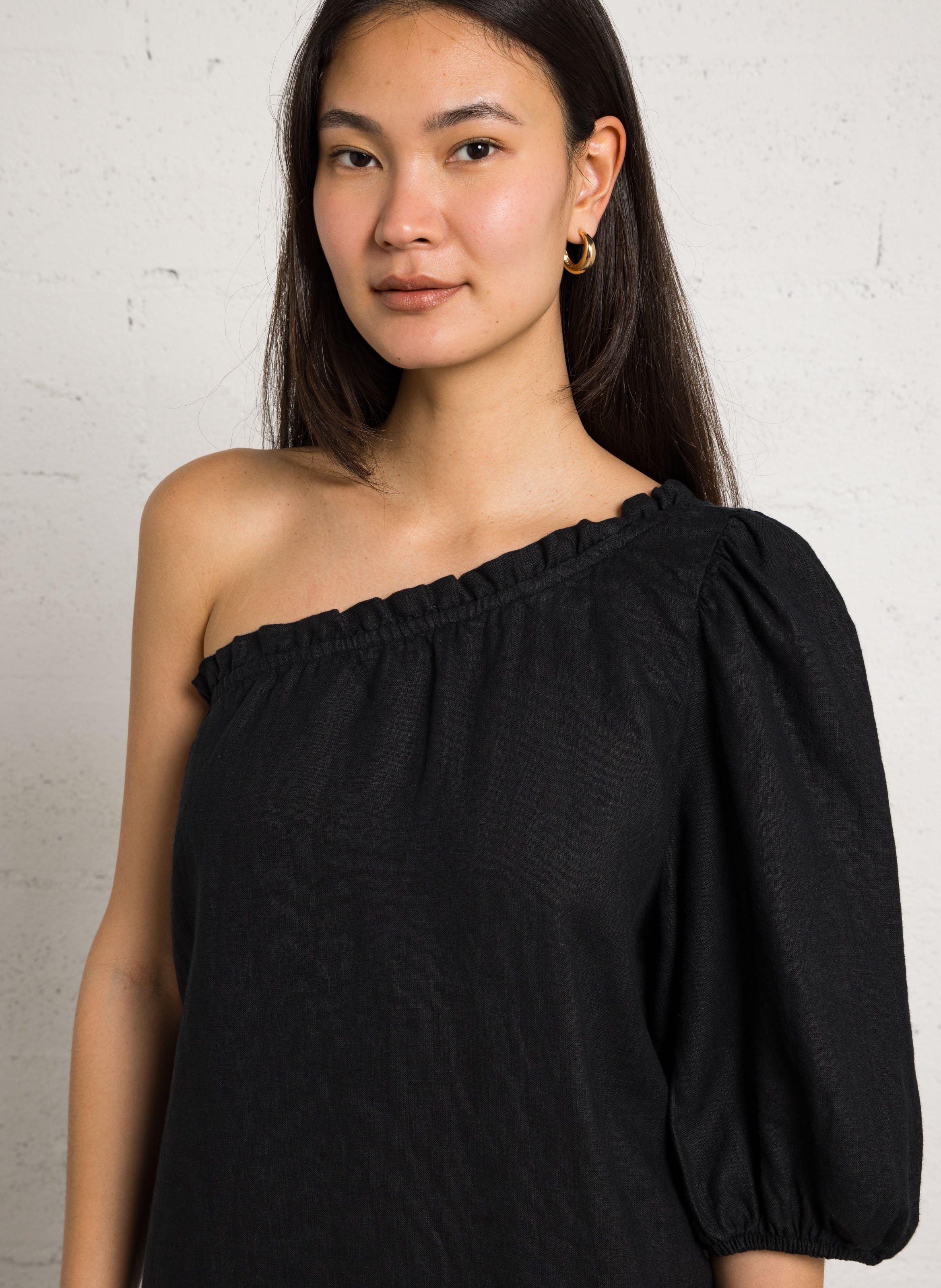 Robe courte asymétrique en lin DES PETITS HAUTS Noir