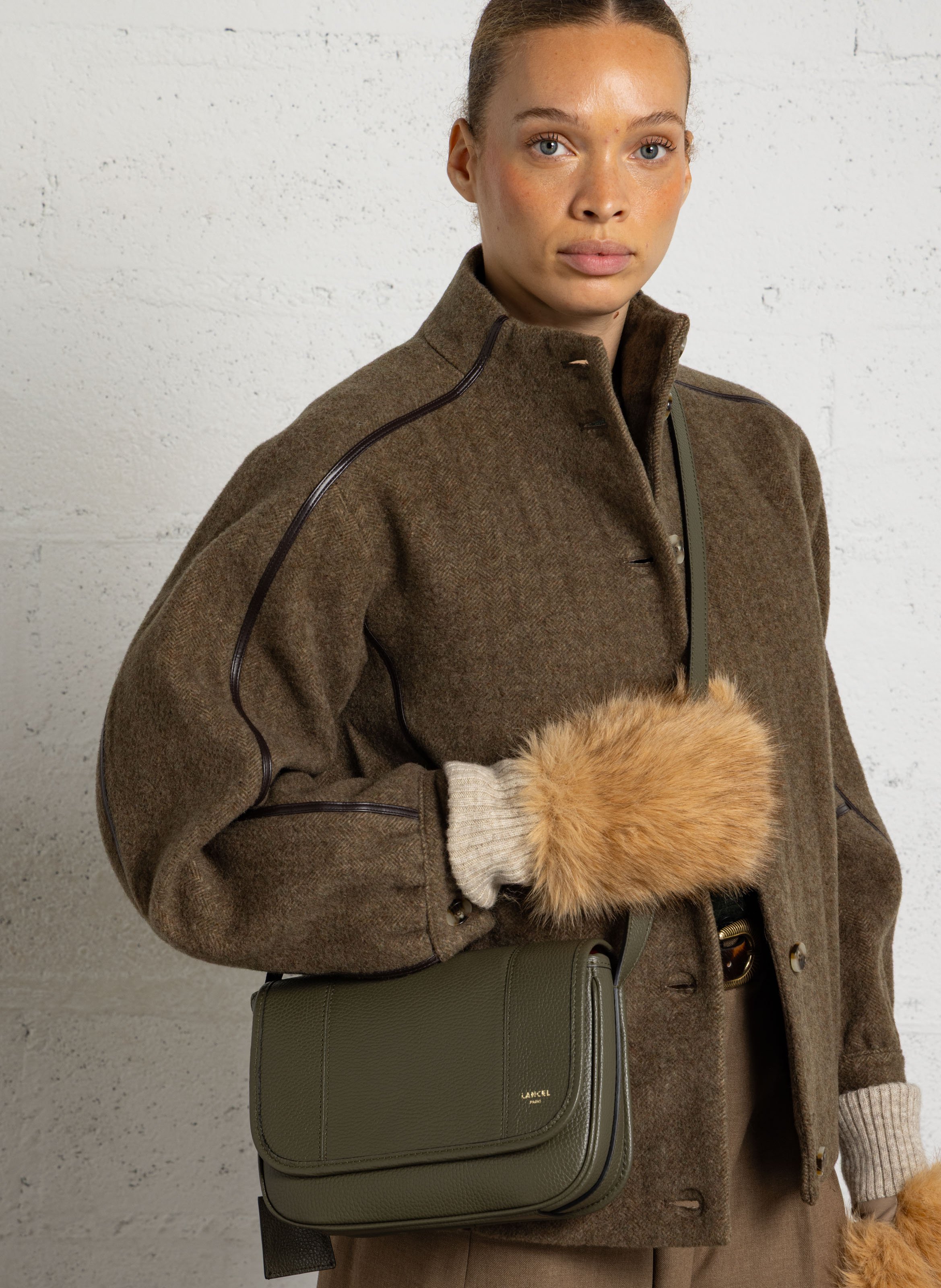 Dori leather shoulder bag LANCEL Khaki