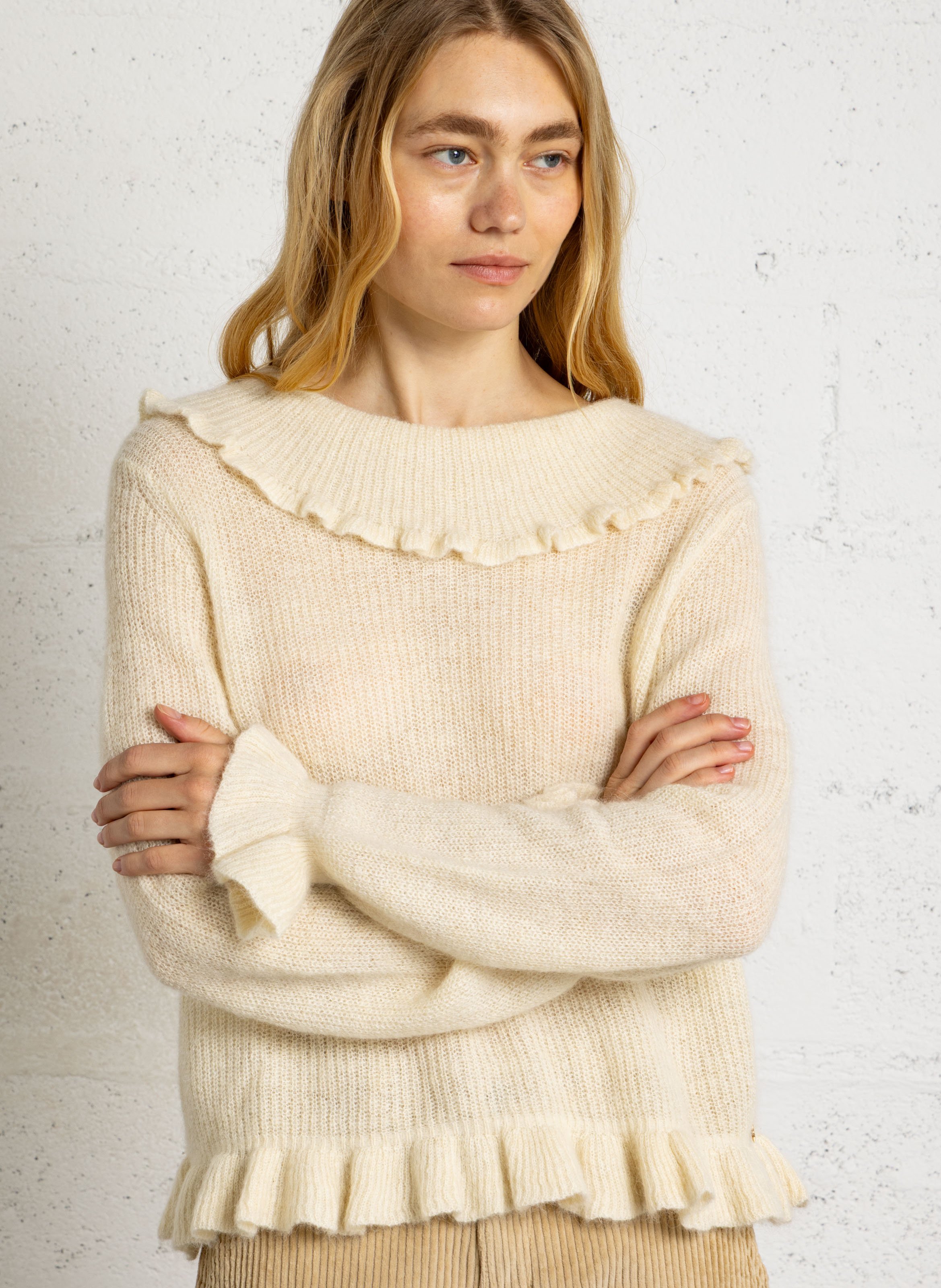 Ruffled collar jumper with a buttoned back in wool and silk DES PETITS HAUTS