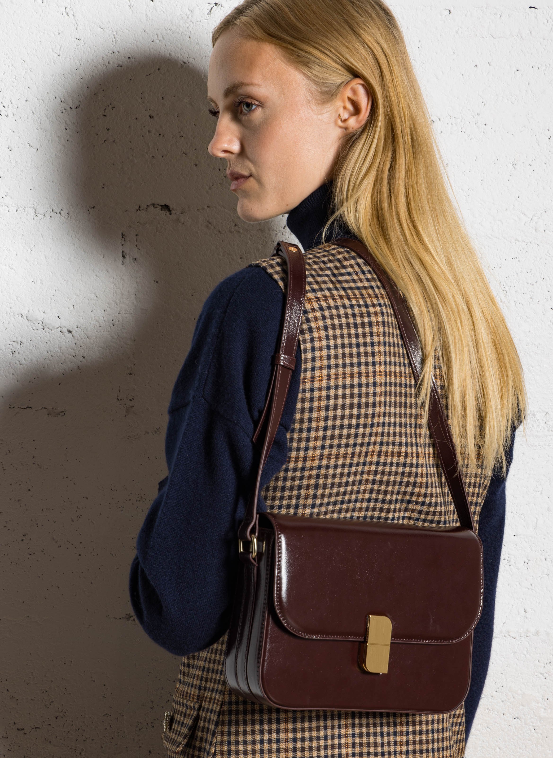 Leder-Umhängetasche mit Umschlag NAT & NIN Braun