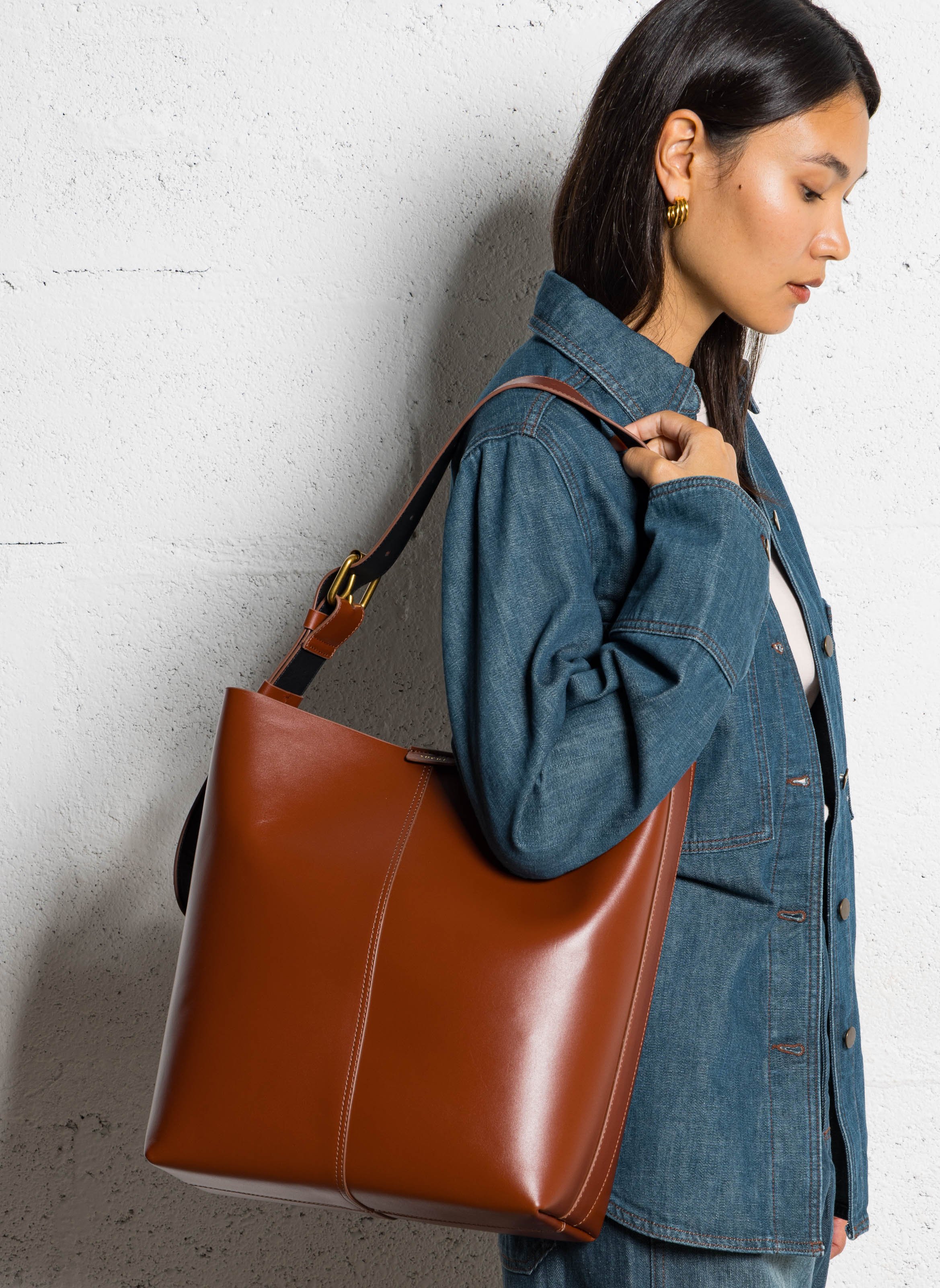 Reversible leather bucket bag SOEUR Brown