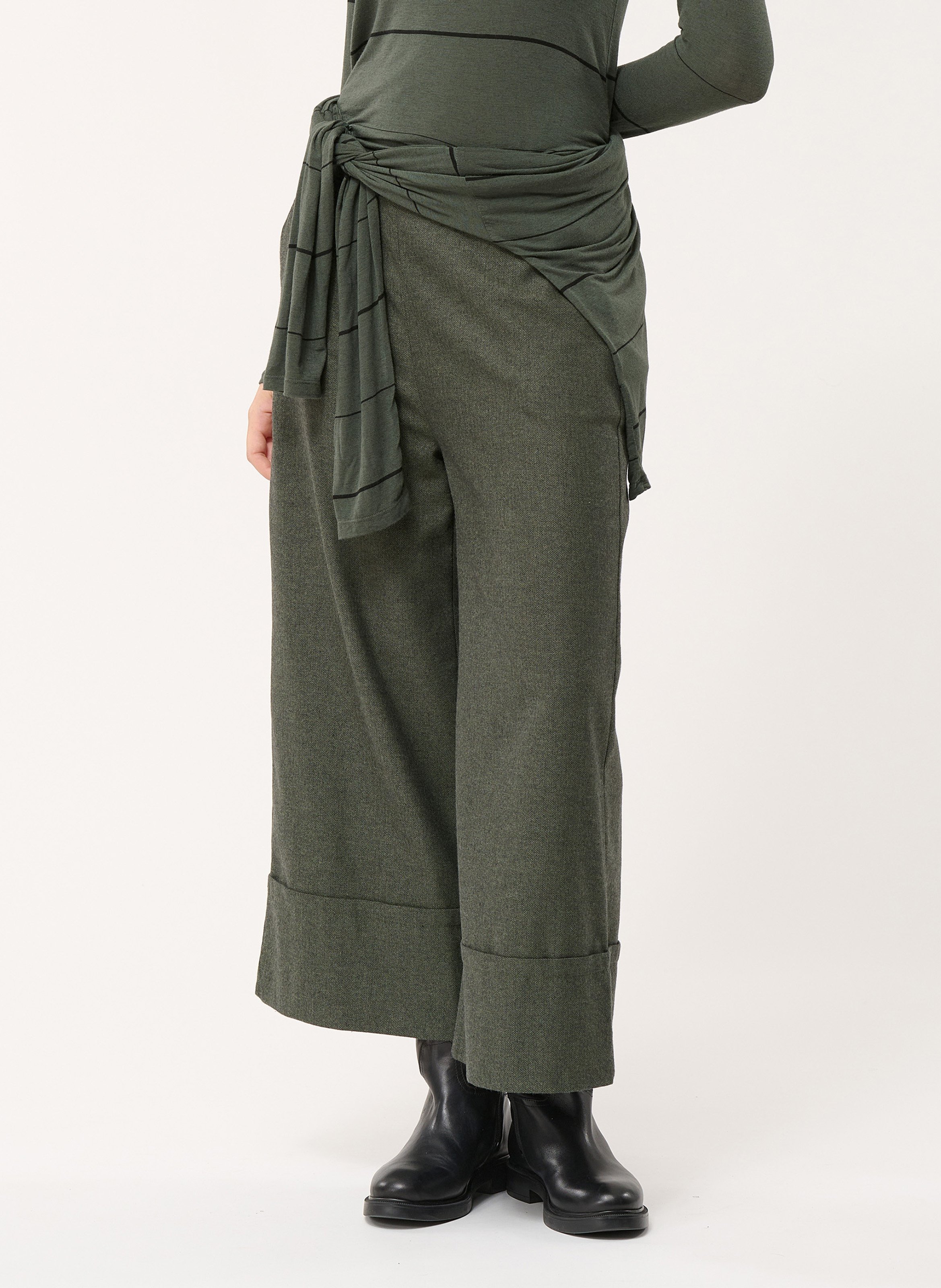 Pantacourt large en coton recyclé mélangé HUMILITY Vert