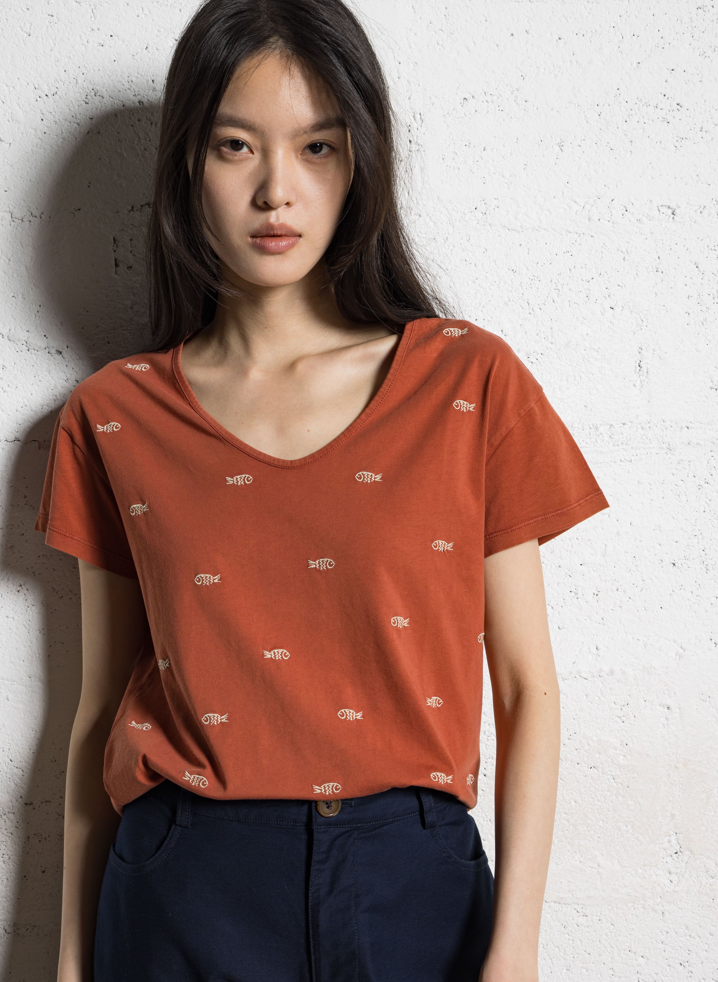 Round neck cotton embroidered t-shirt NICE THINGS Brown