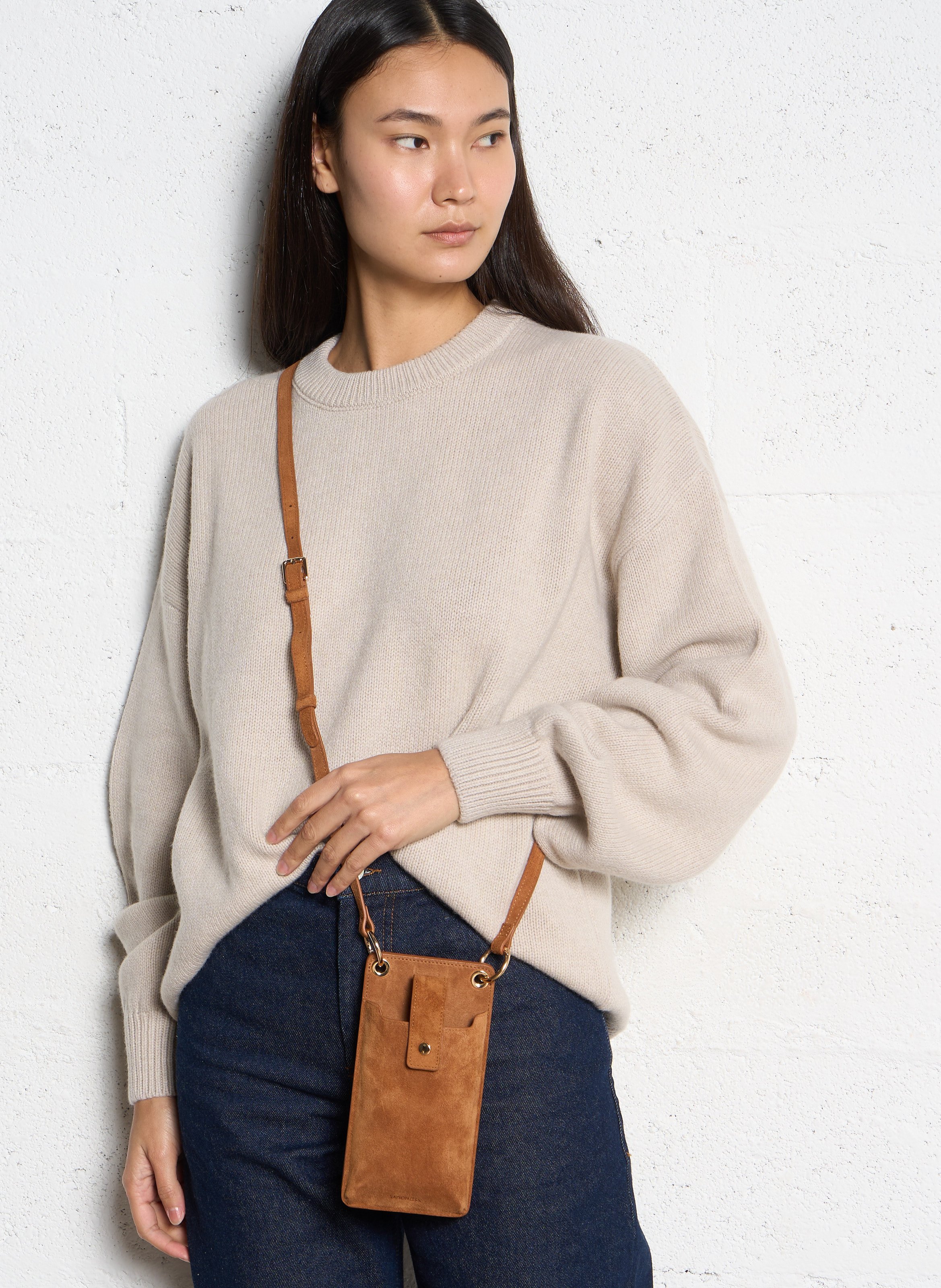 Velvet leather phone pouch SAISON 1865 Brown