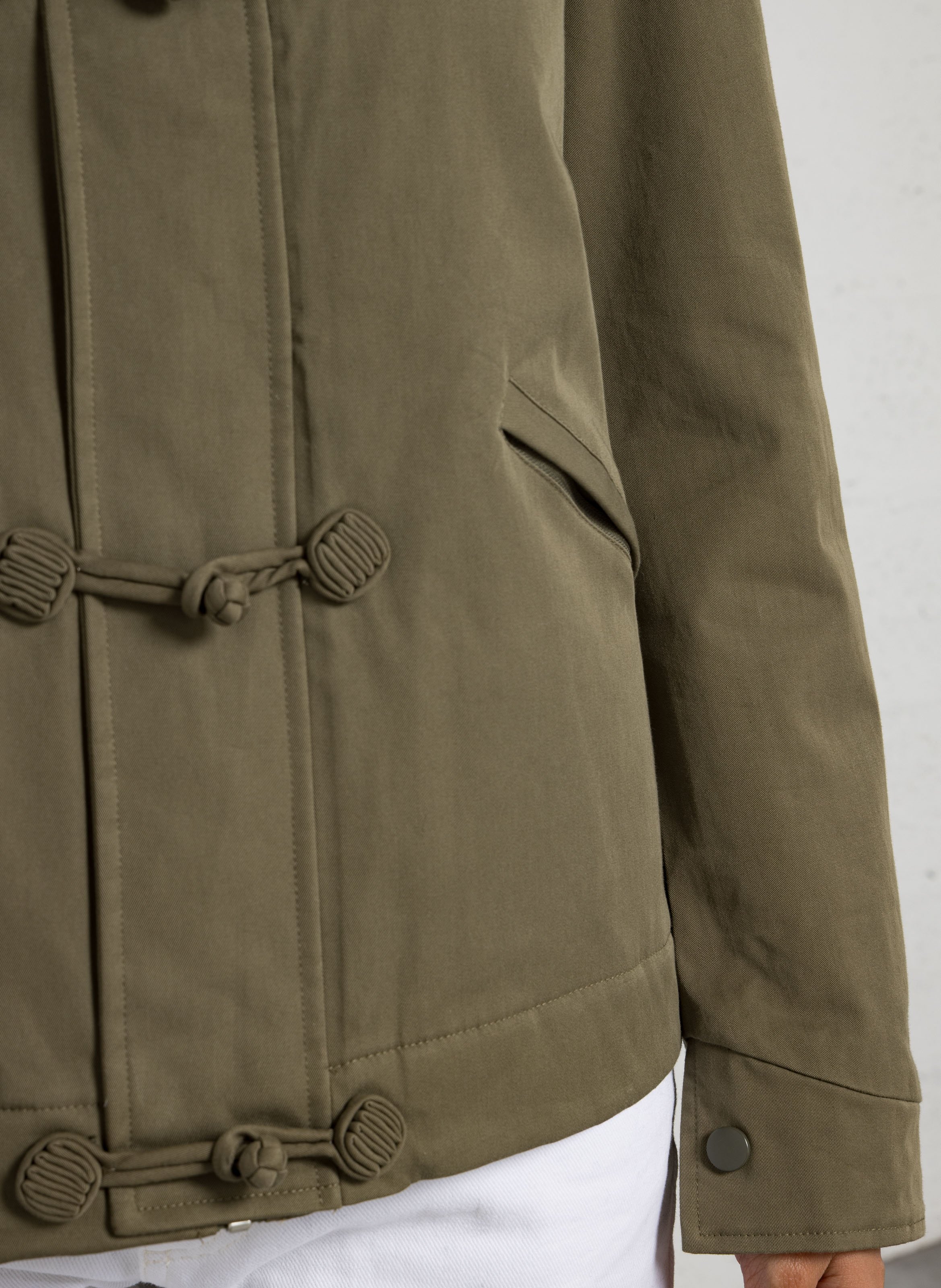 Gerade geschnittene einfarbige Jacke mit Cordkragen FLOTTE Khaki
