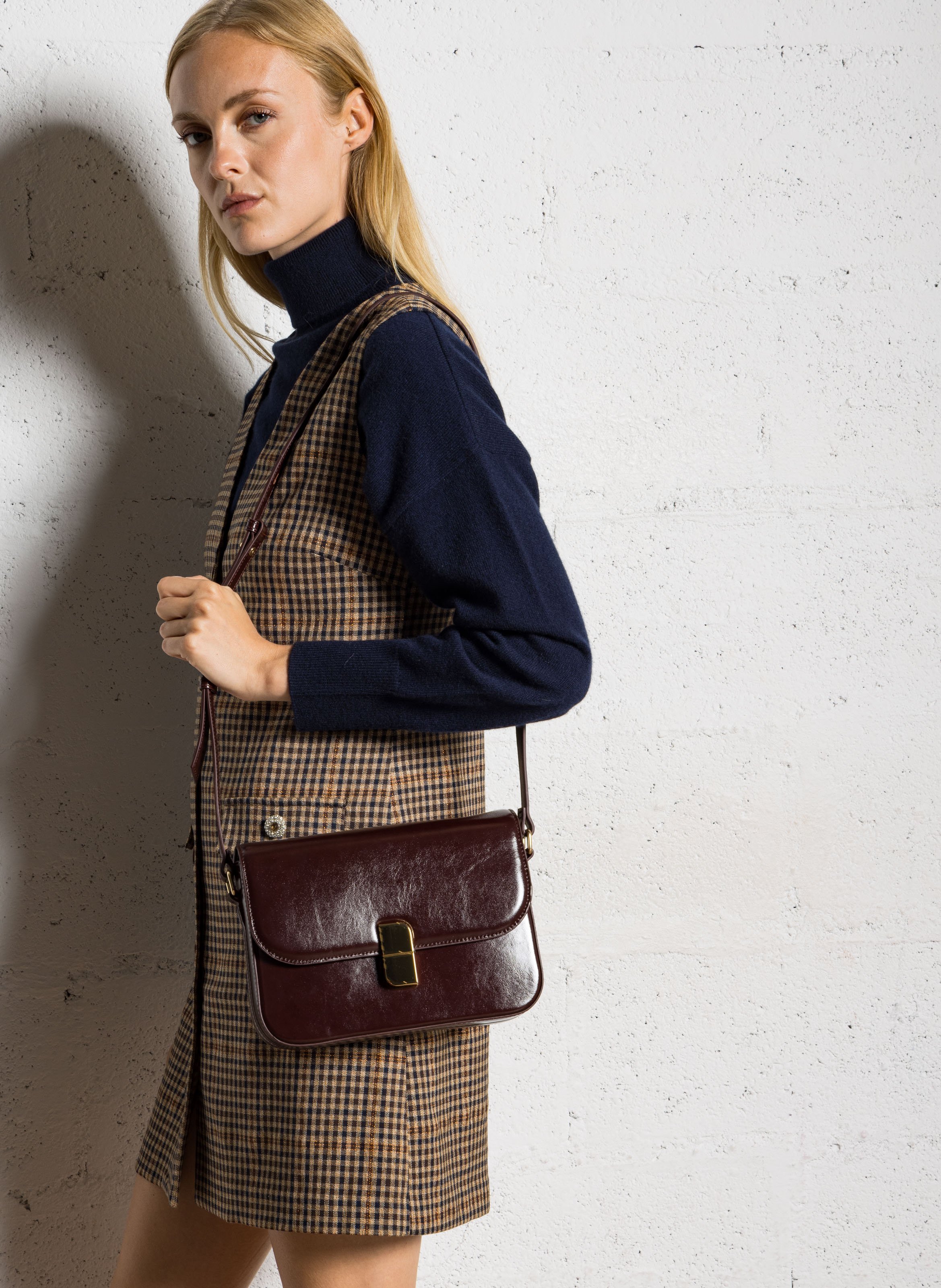 Leder-Umhängetasche mit Umschlag NAT & NIN Braun