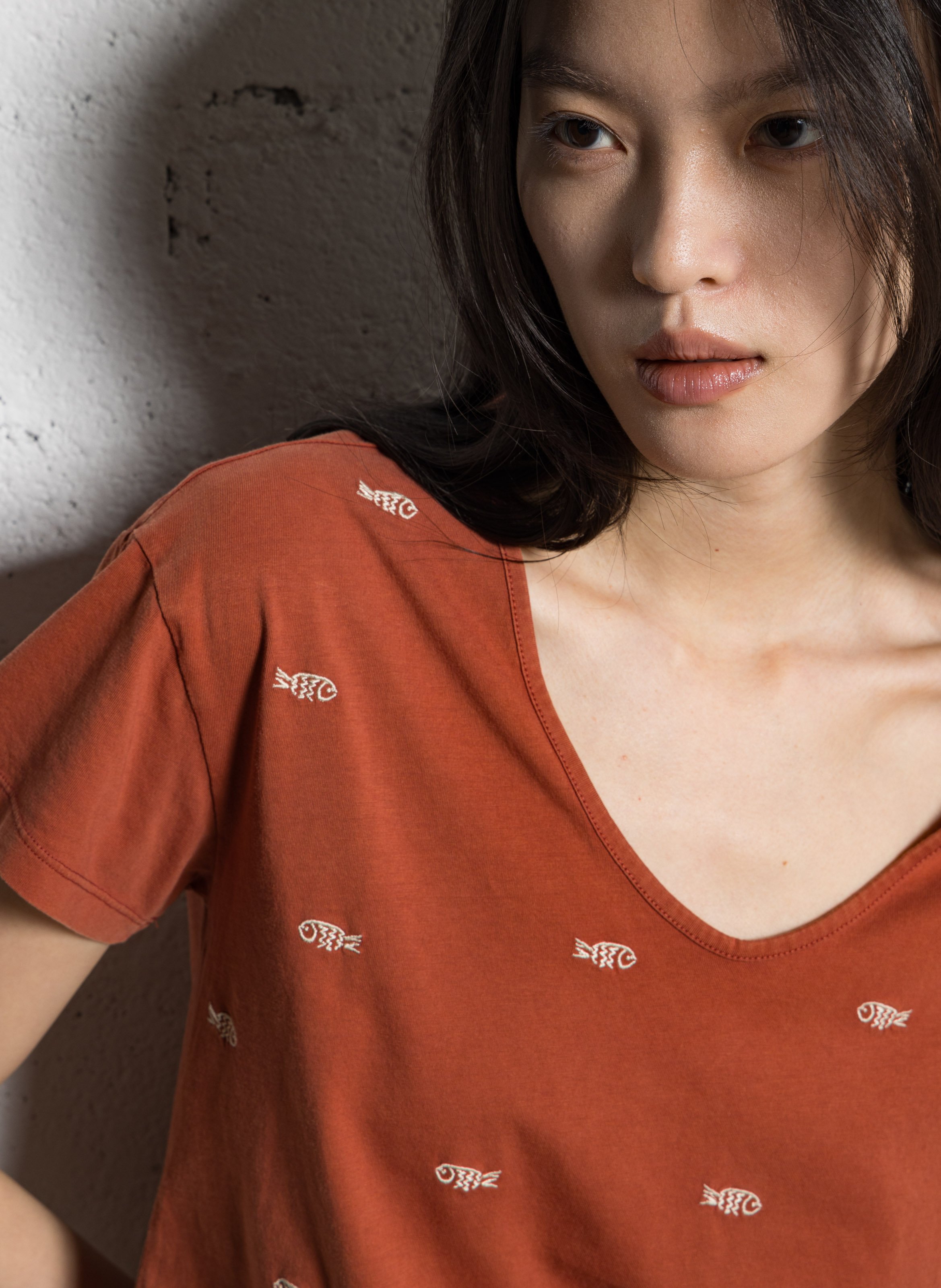 Round neck cotton embroidered t-shirt NICE THINGS Brown