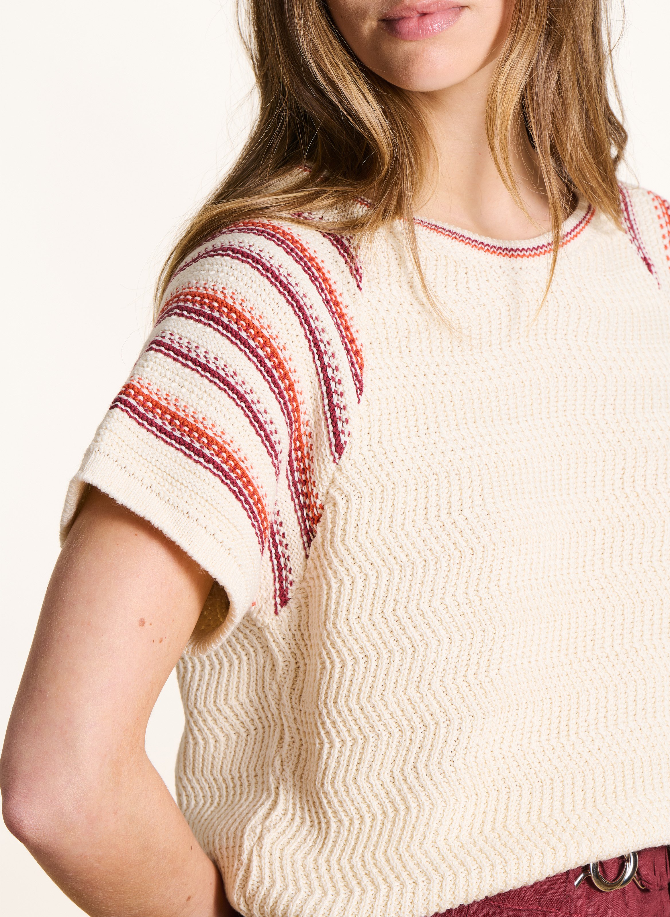 Pull court en tricot fantaisie rayé LA FEE MARABOUTEE Marron