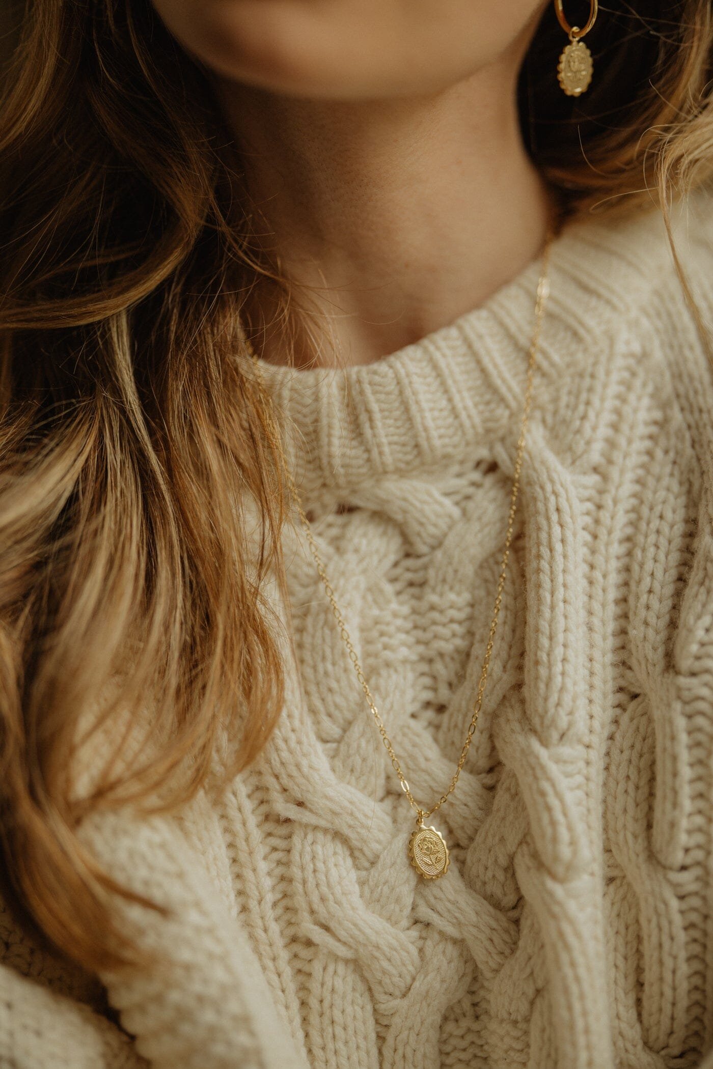 Silver plated flower necklace Golden