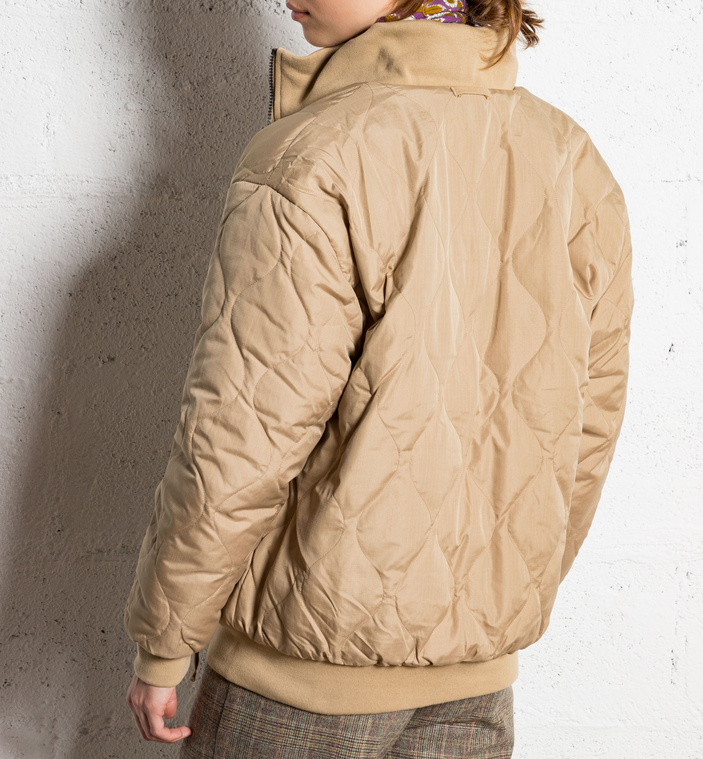 Gerade geschnittene Wendebomberjacke mit Stehkragen TAION Beige