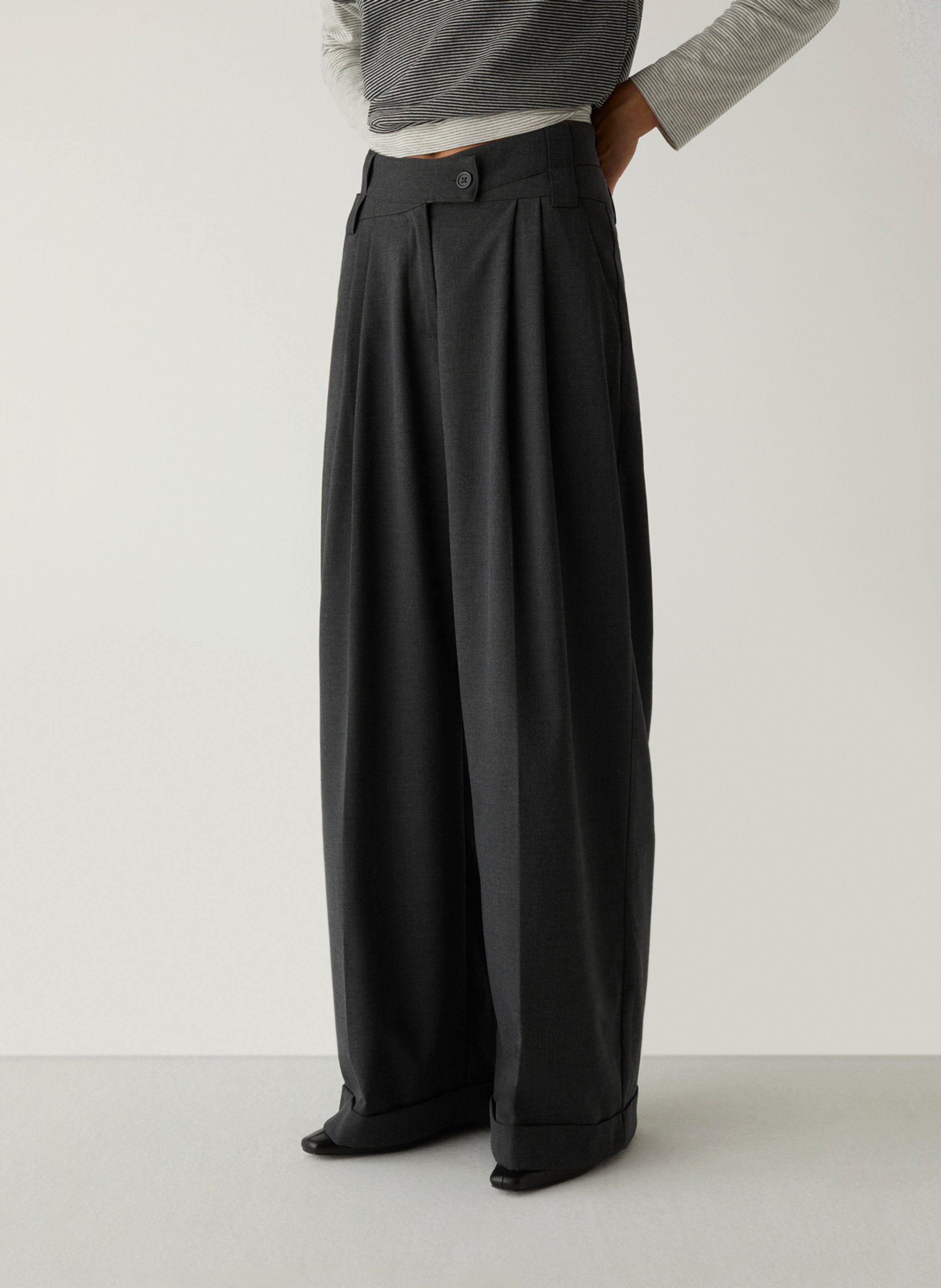 High-waisted straight pleated pants LAAGAM Grey