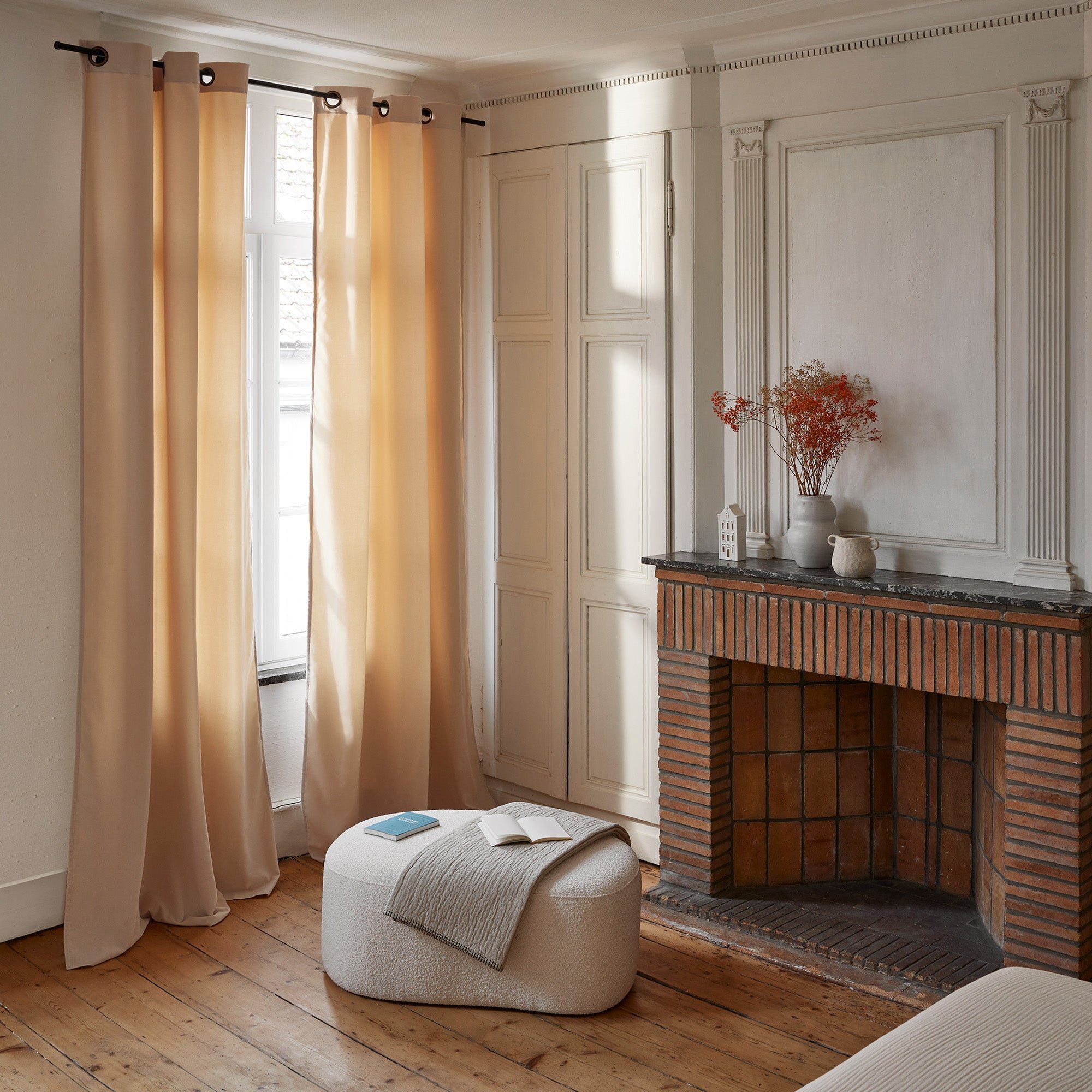 Curtain with gilt eyelets MADURA