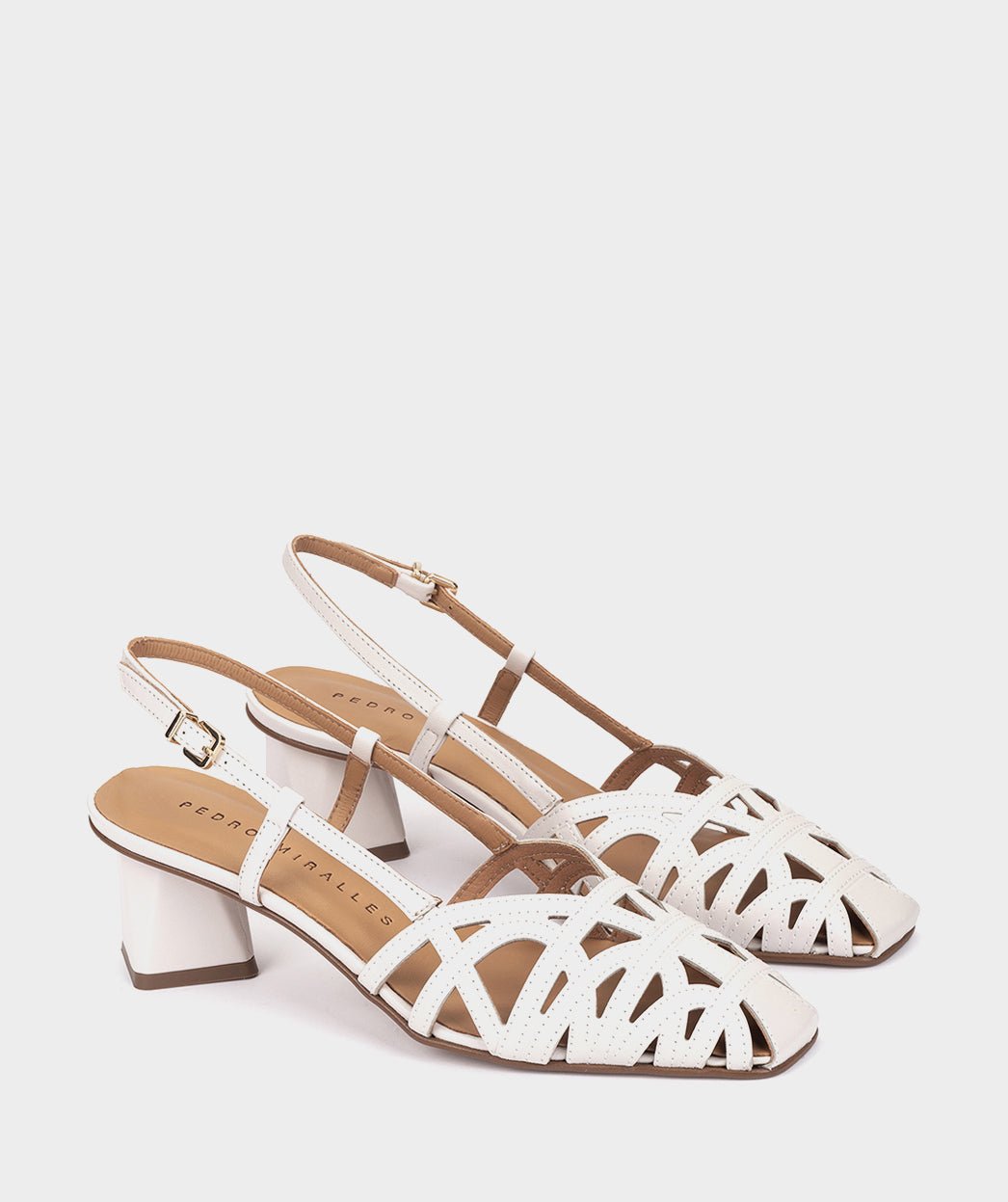 Low-heeled leather court shoes with a pointed toe. PEDRO MIRALLES White