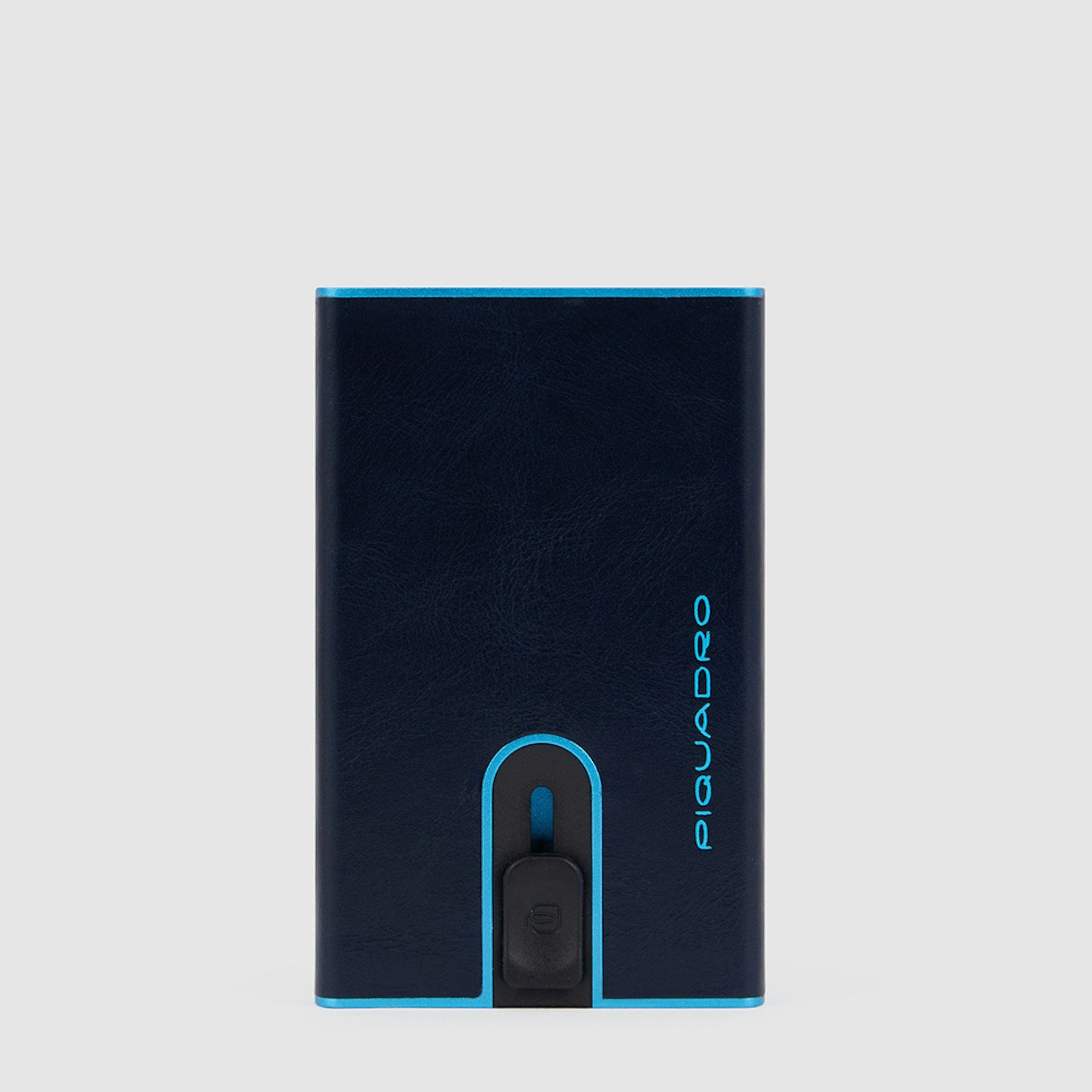 - 100% leather, - 6 cardholder slots, - 1 central compartment, - Size: L10 x H7 cm. PIQUADRO Blue