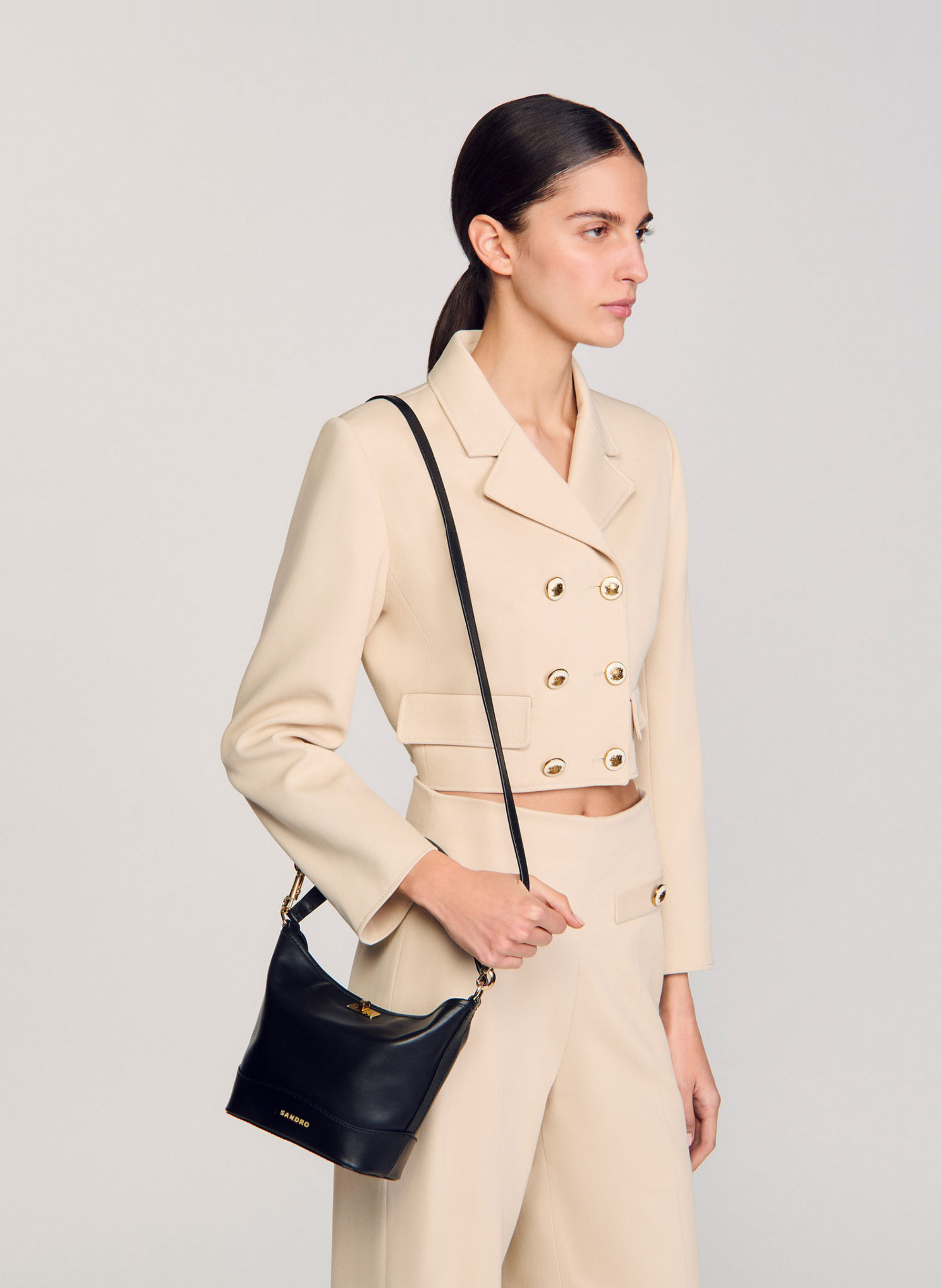 Kleine schoudertas van leer met trekkoord SANDRO Zwart