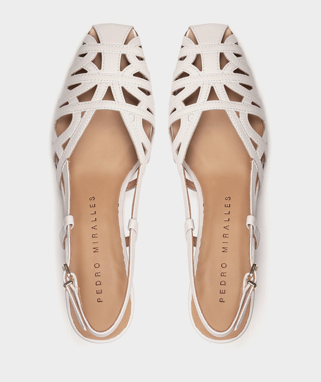 Low-heeled leather court shoes with a pointed toe. PEDRO MIRALLES White