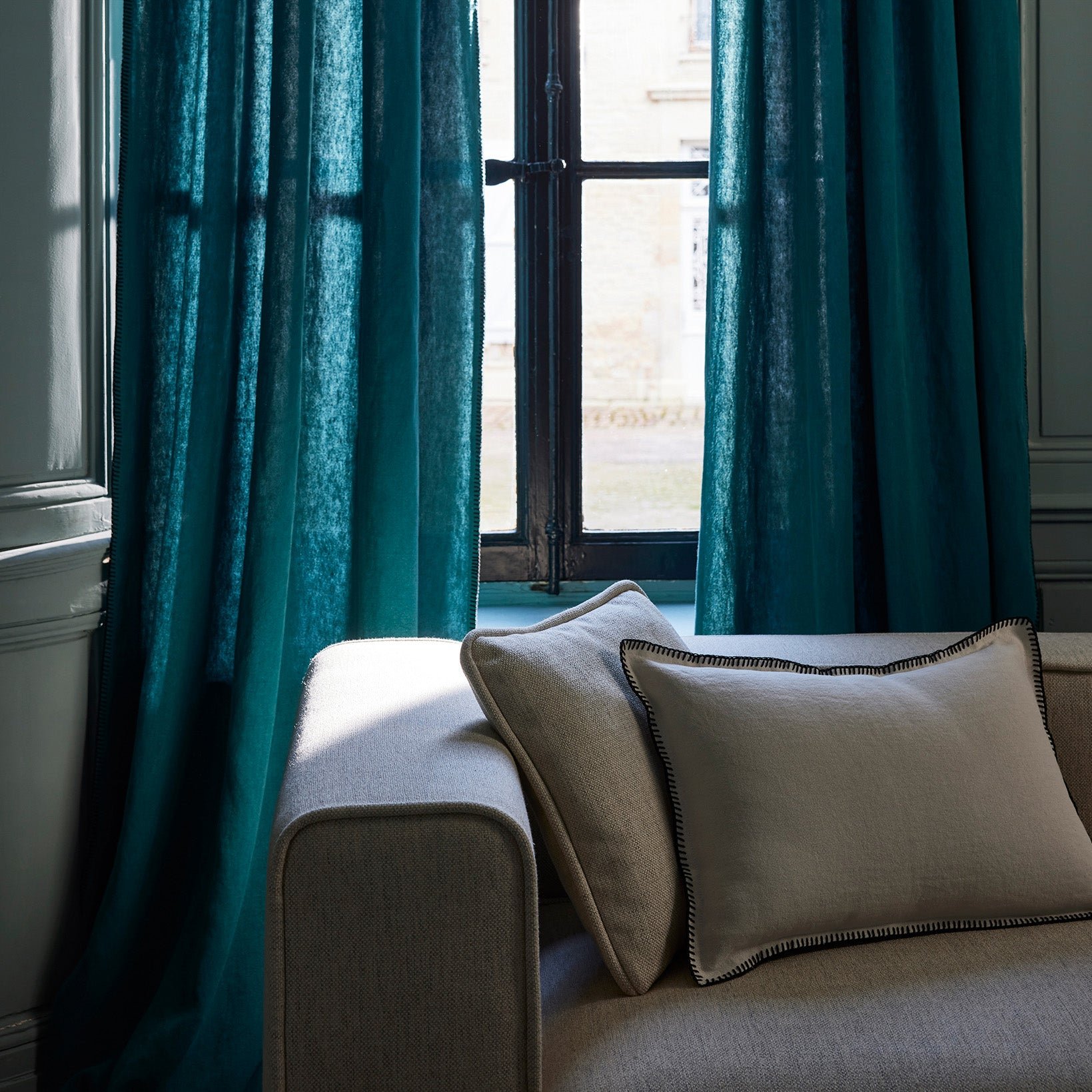 Curtain with black eyelets MADURA Blue