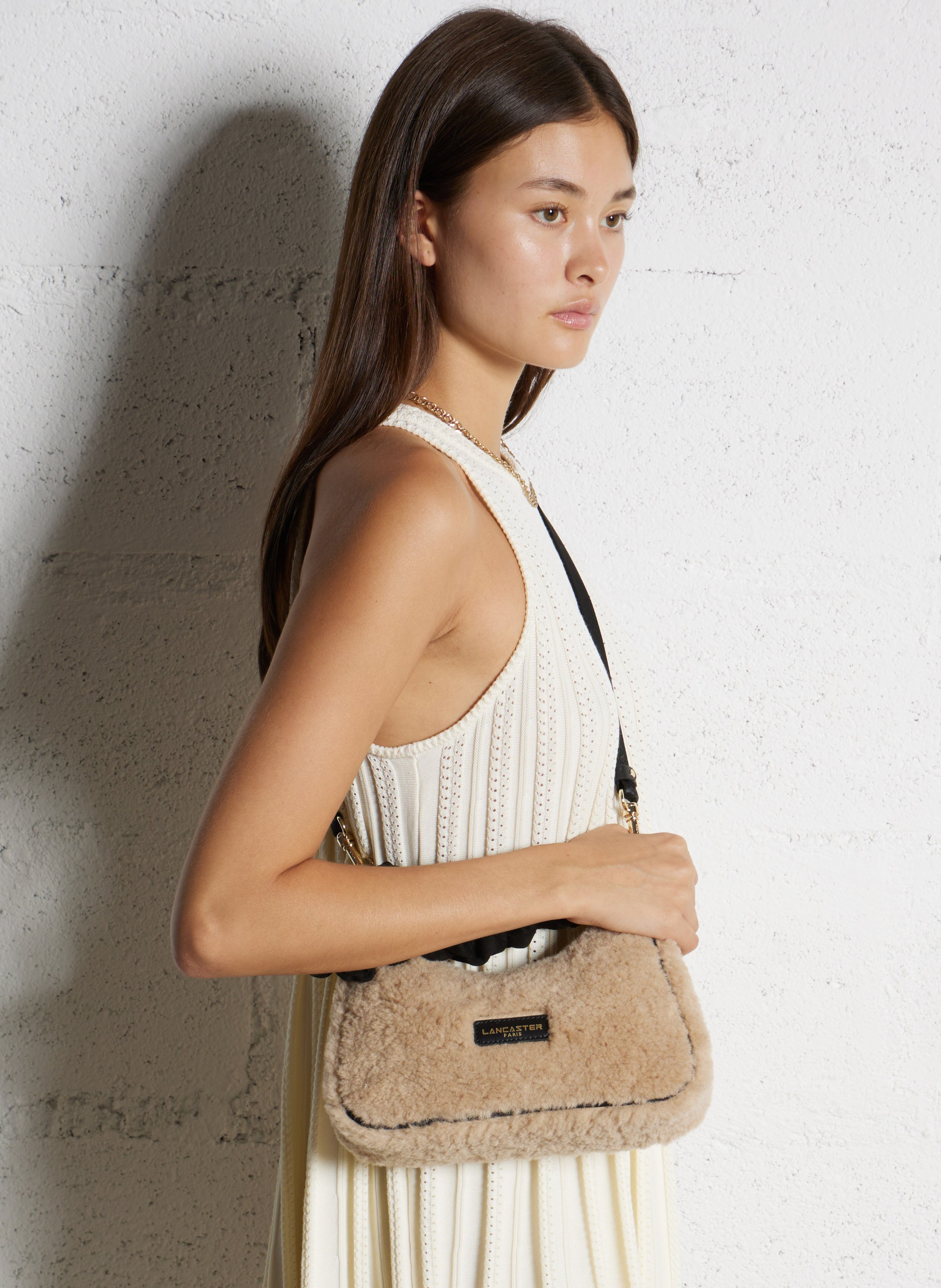 Sac bandoulière molletonné  LANCASTER PARIS Noir