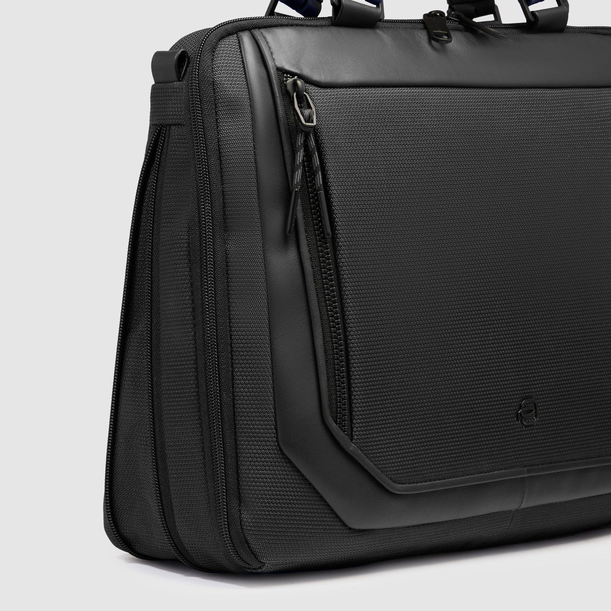 Expandable 14" laptop bag made from recycled fabric PIQUADRO Black