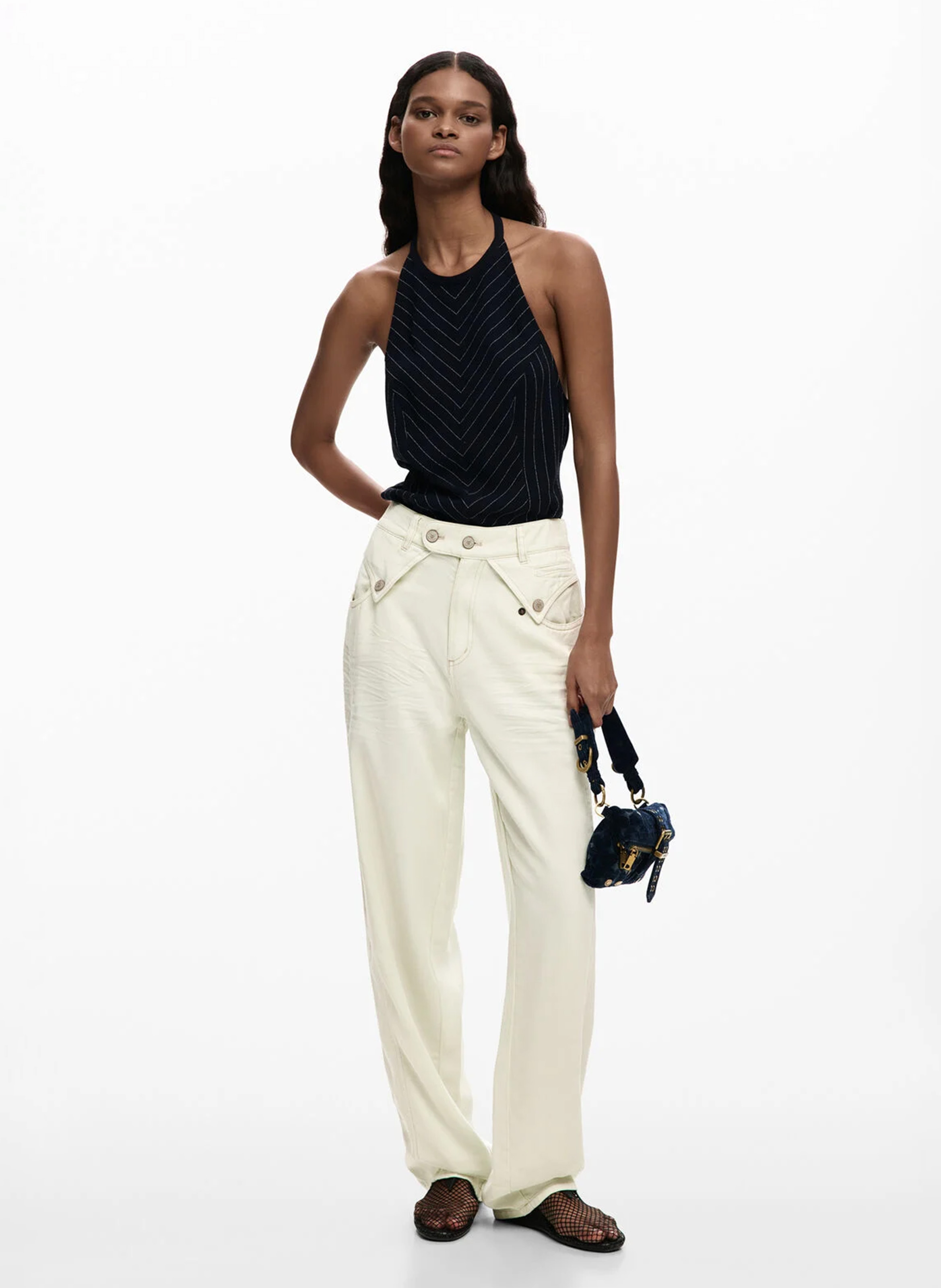 - Straight-leg jeans
- 5 pockets
- Straight cut
- Faded effect DESIGUAL White