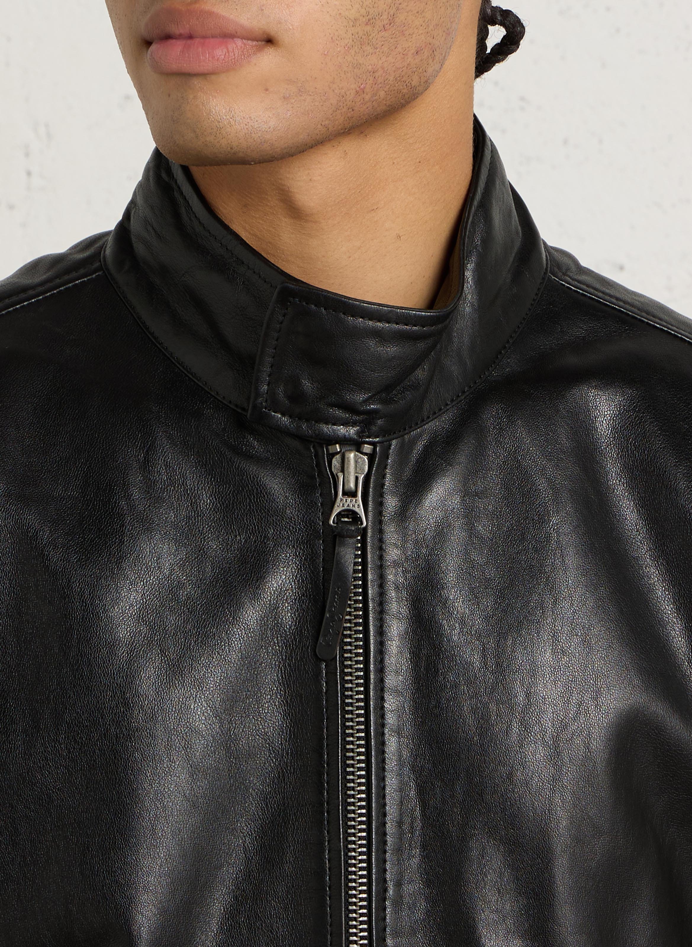 Gerade geschnittene Lederjacke mit Stehkragen PEPE JEANS Schwarz