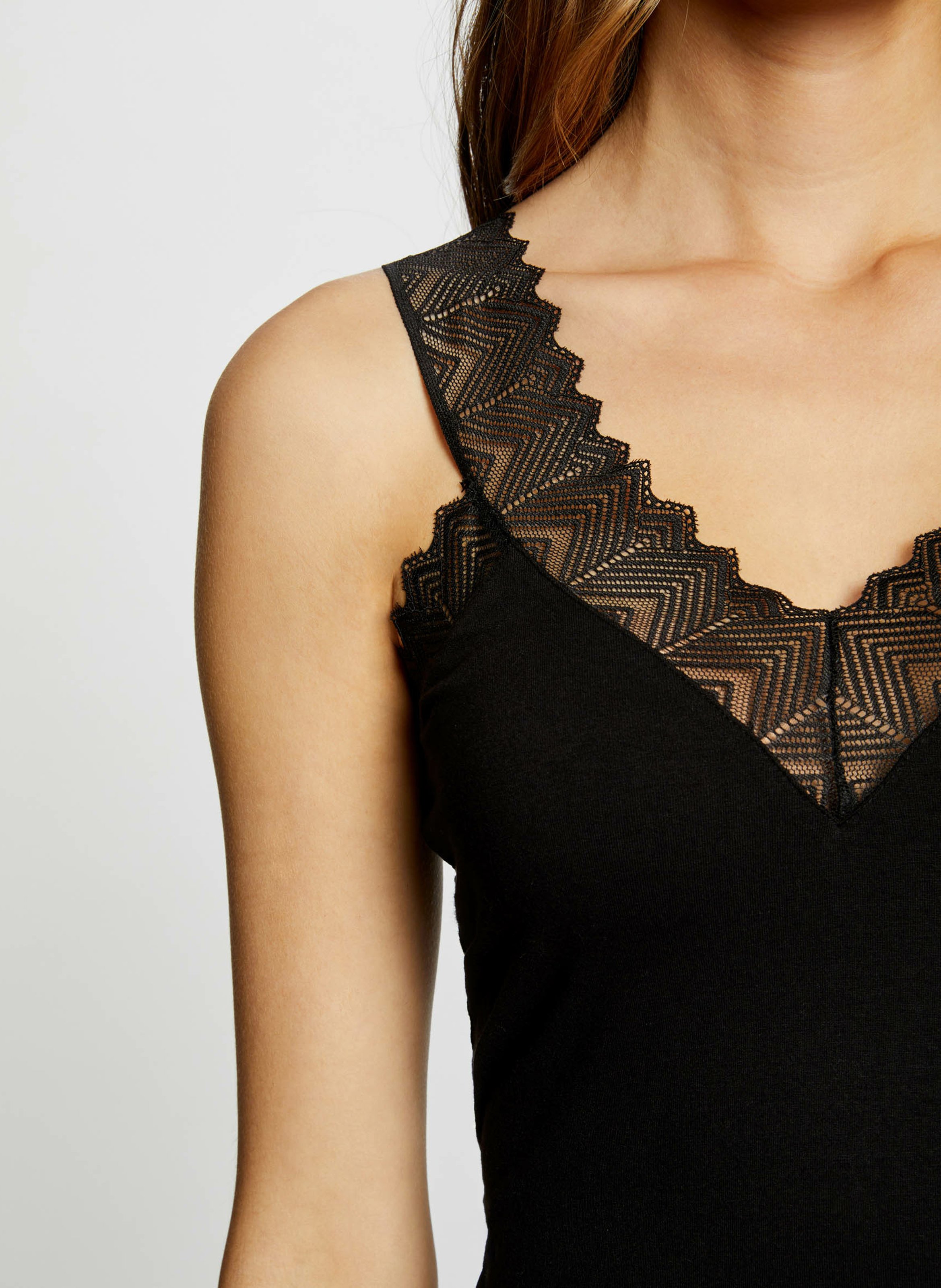 Aansluitende top met kant MORGAN Zwart