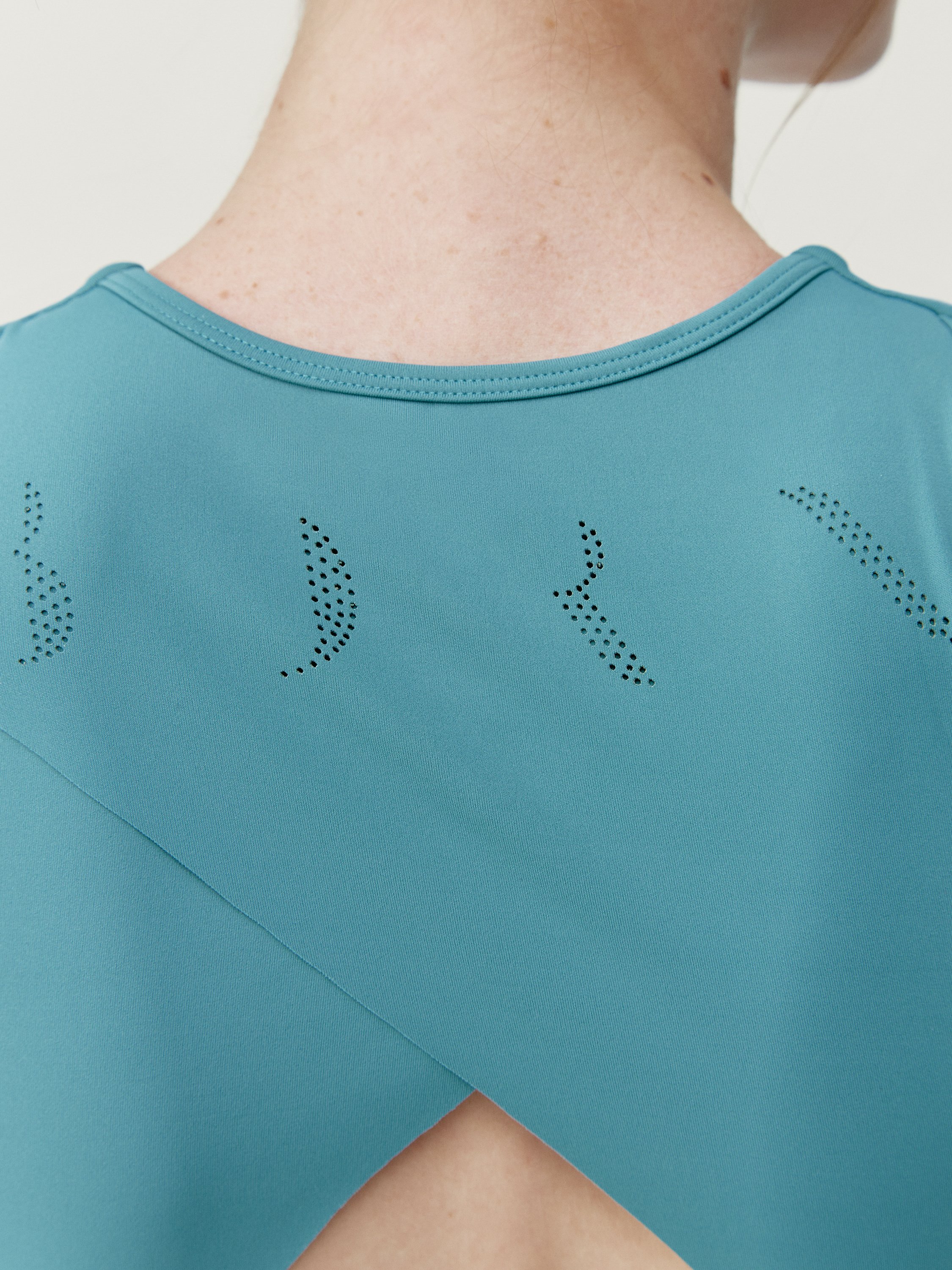 High-support sports bra by NARA BORN LIVING YOGA Blue