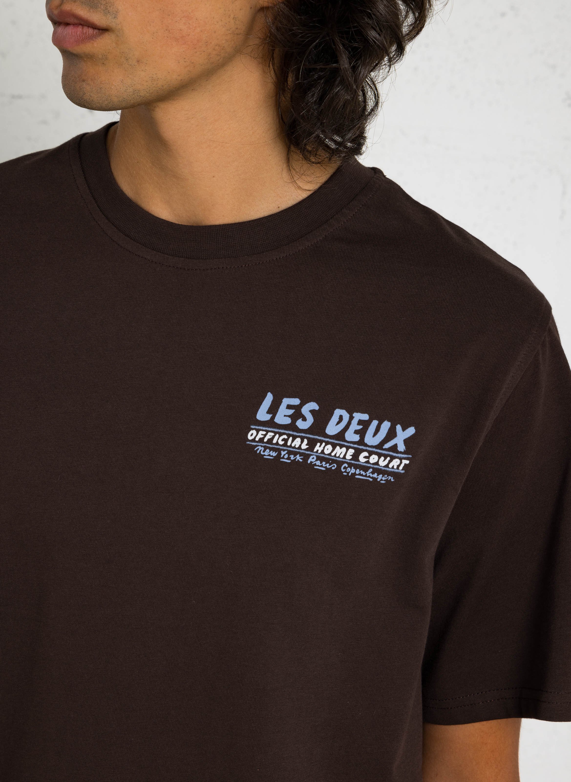 Tee-shirt droit col rond broderies et sérigraphies en coton bio LES DEUX Marron