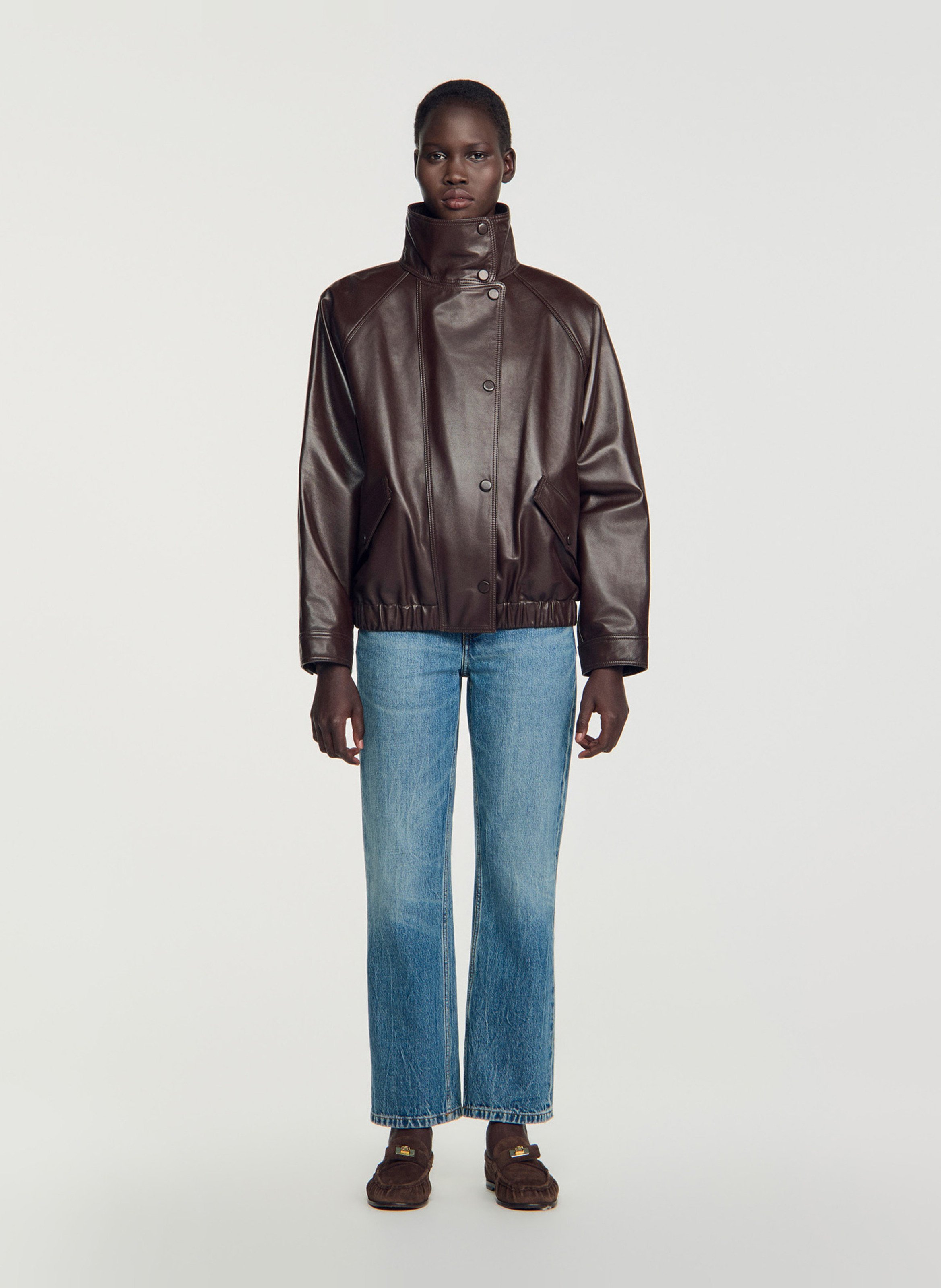 Oversized jack met opstaande kraag in leer SANDRO Bruin