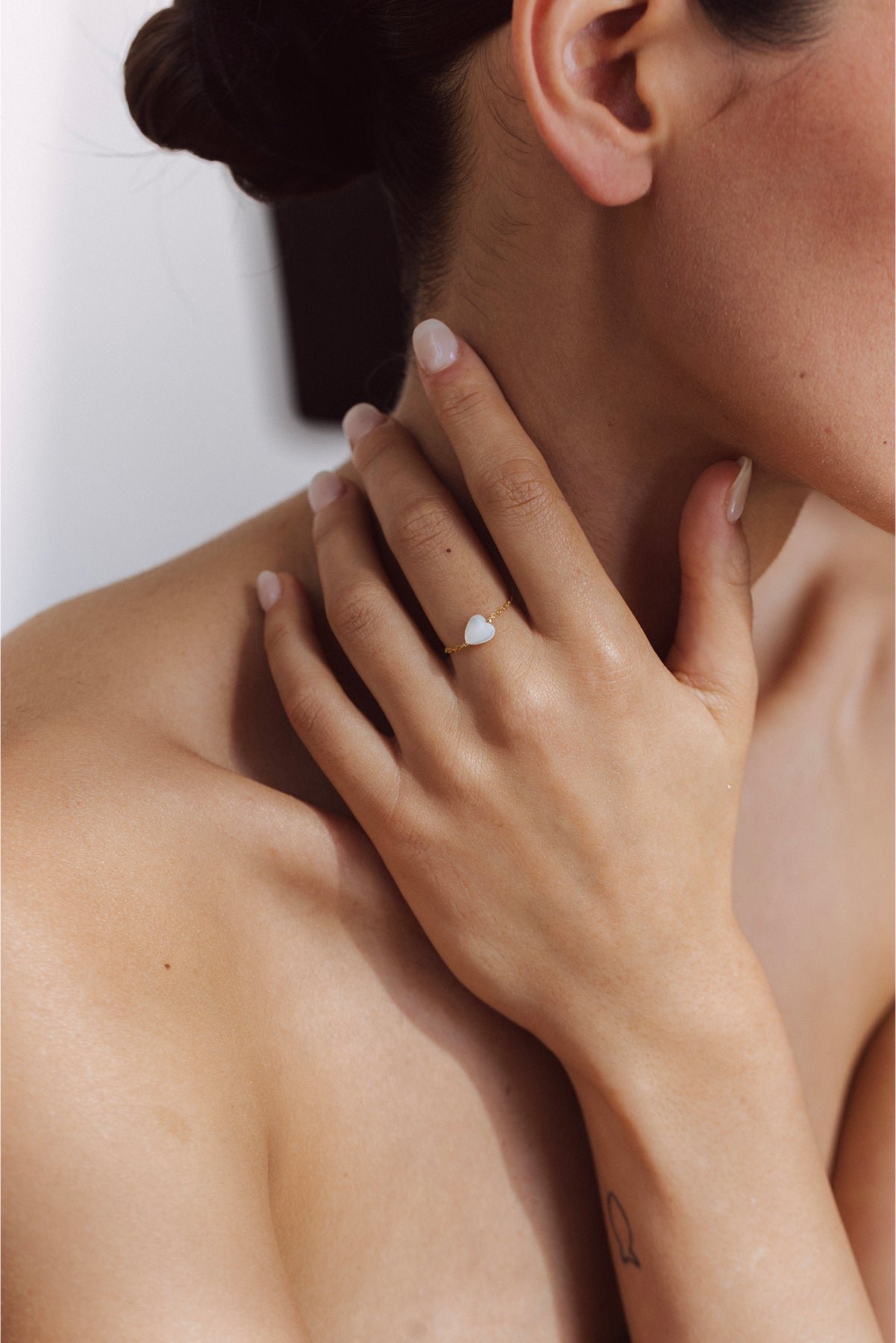 Heart mother-of-pearl chain ring YAY White
