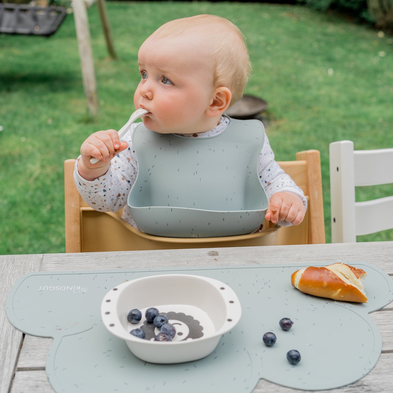 Silicone baby bib KINDSGUT Blue