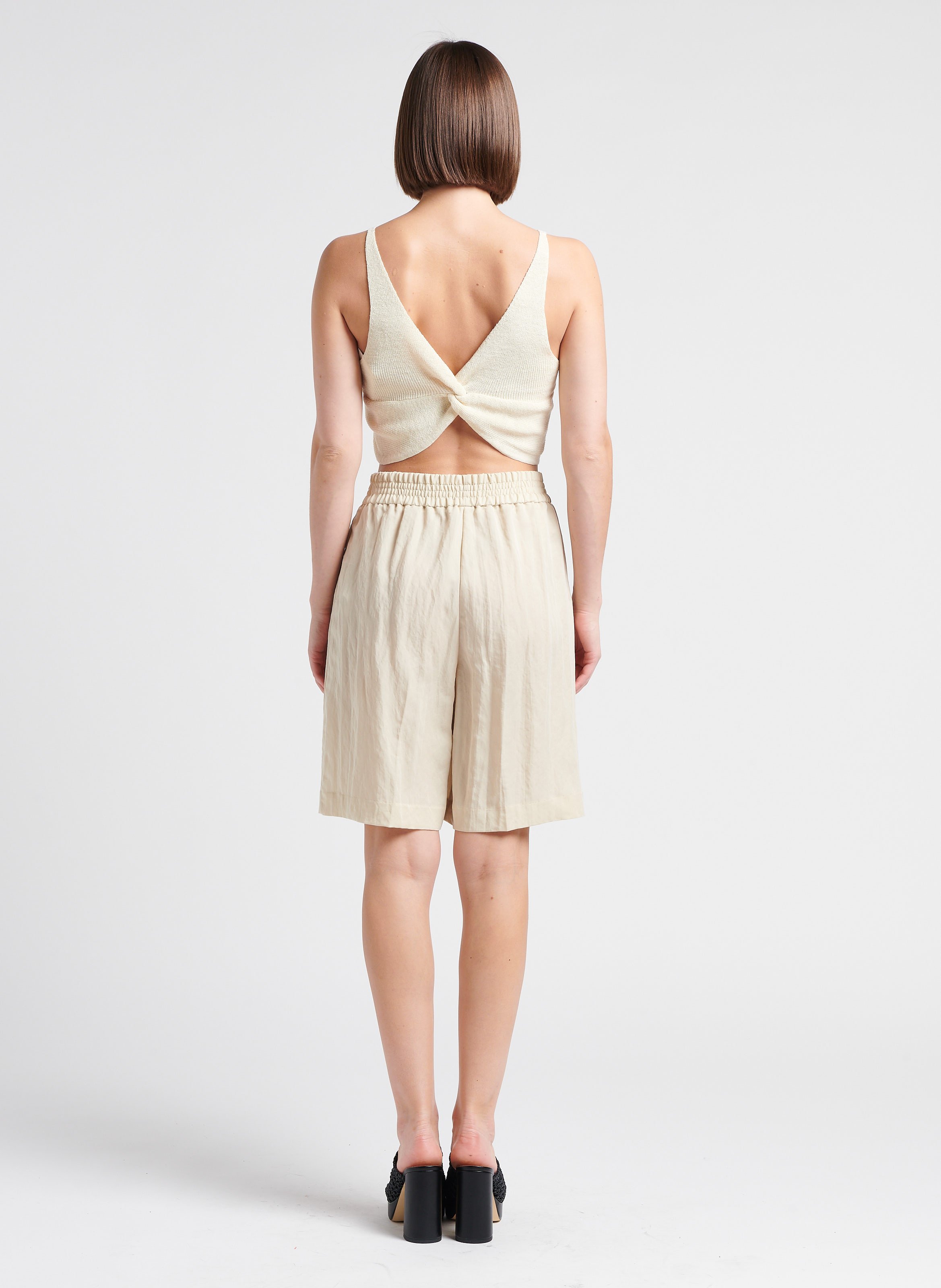 Straight pleated Bermuda shorts Beige