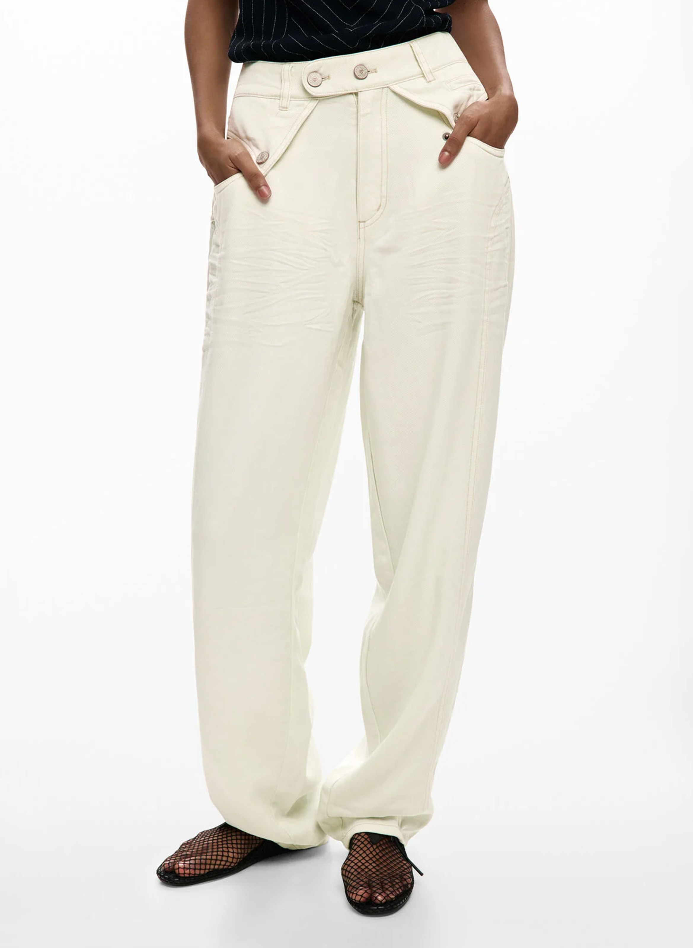 - Straight-leg jeans
- 5 pockets
- Straight cut
- Faded effect DESIGUAL White