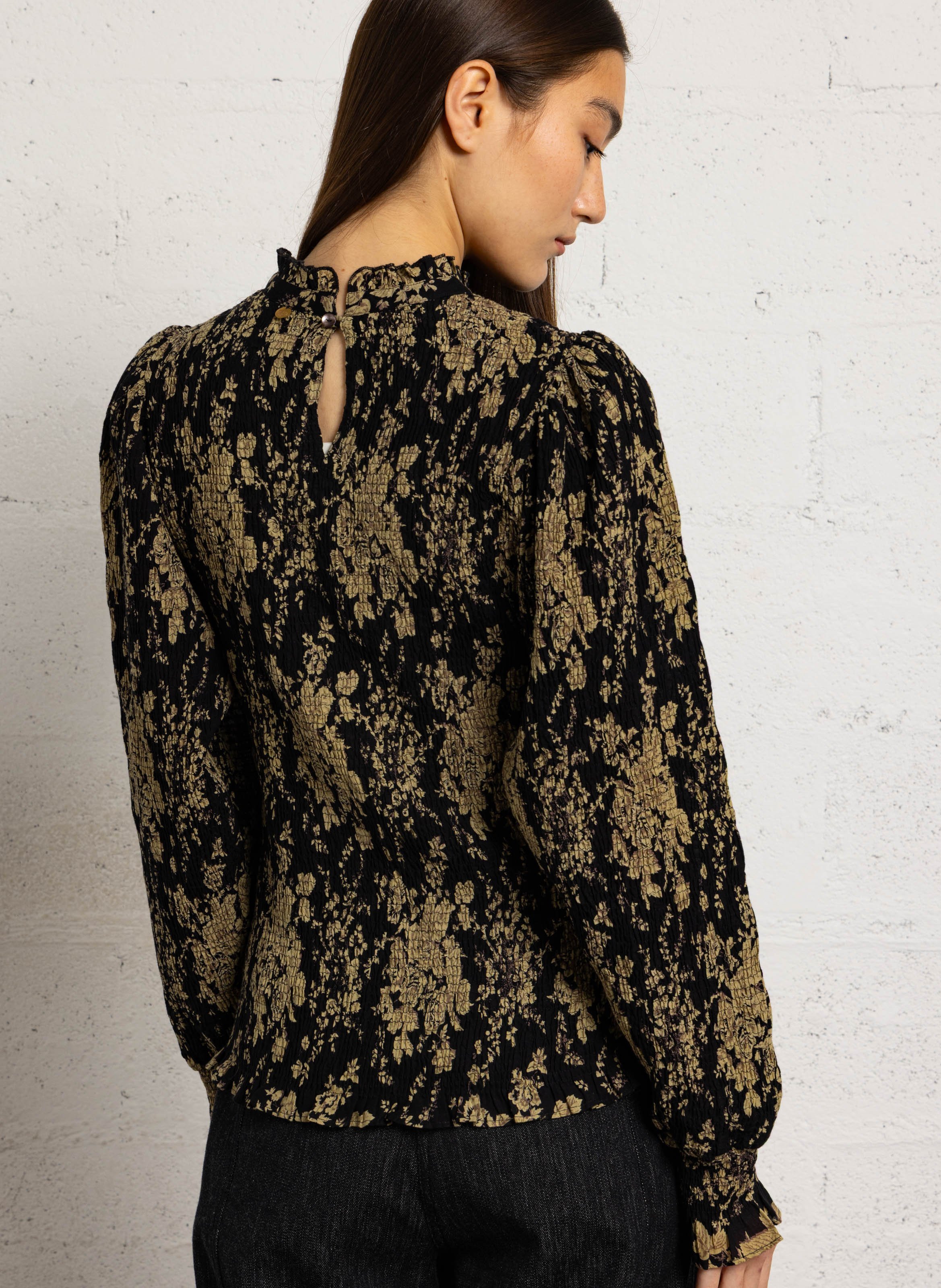 Aansluitende katoenen top. ANTIK BATIK Zwart