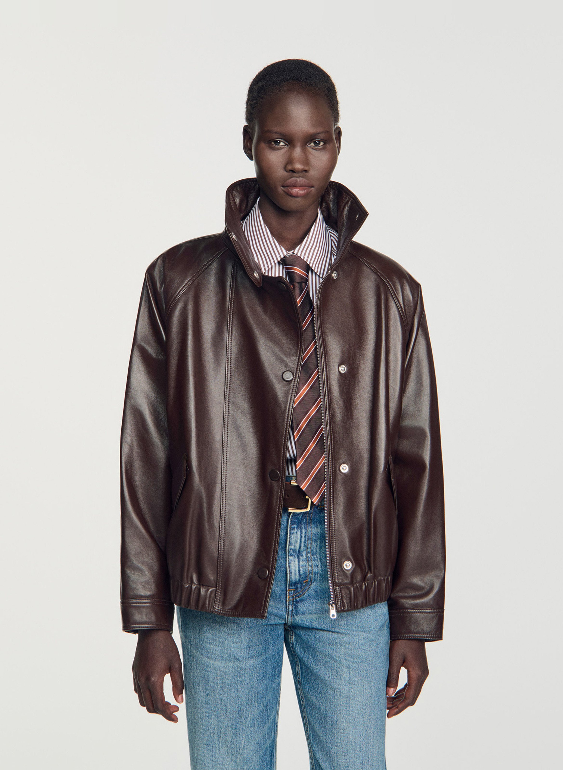 Oversized jack met opstaande kraag in leer SANDRO Bruin