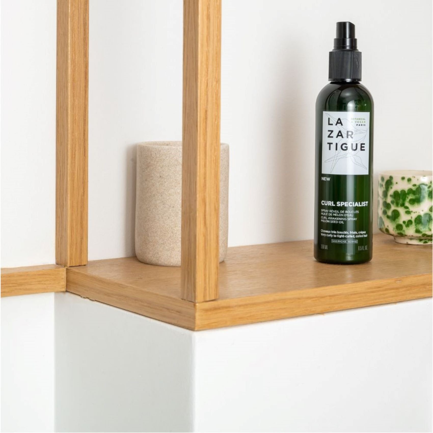 KRULSPECIALIST SPRAY CURL REVIVAL Hydraterend voor Golvend, Krullend en Kinky Haar LAZARTIGUE No color