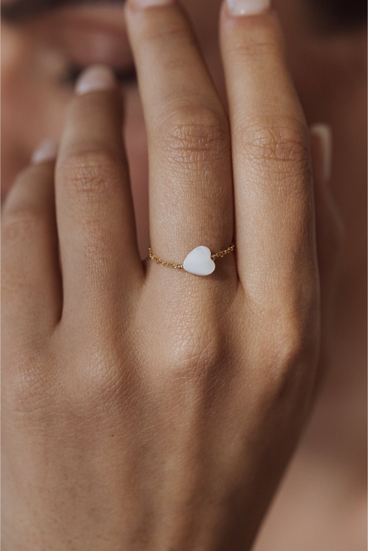 Heart mother-of-pearl chain ring YAY White