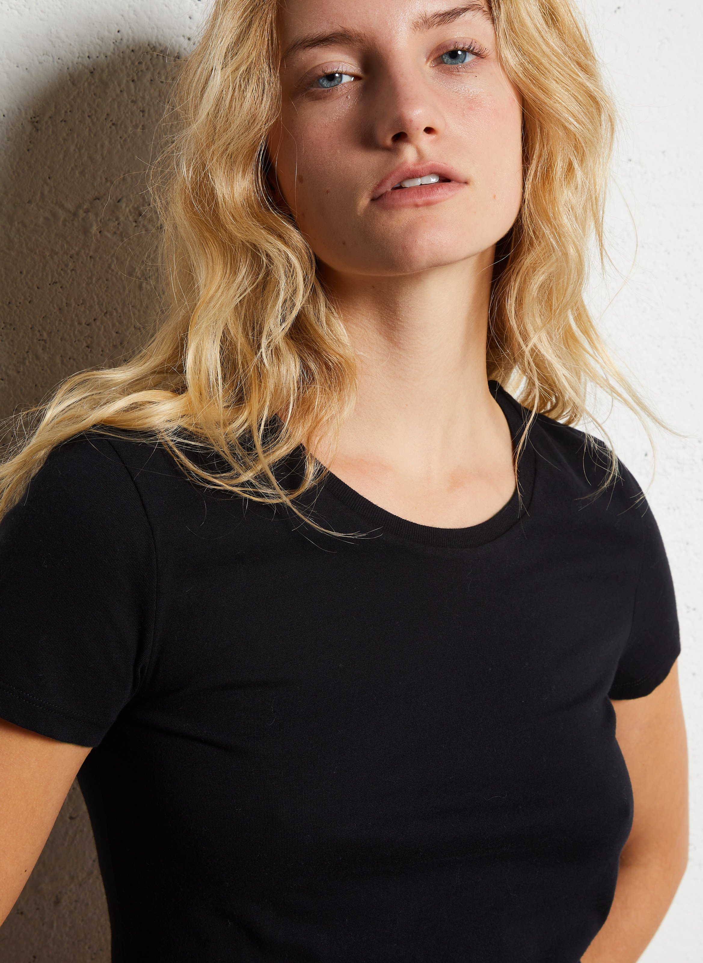 Tee-shirt col rond en coton MAJESTIC FILATURES Noir