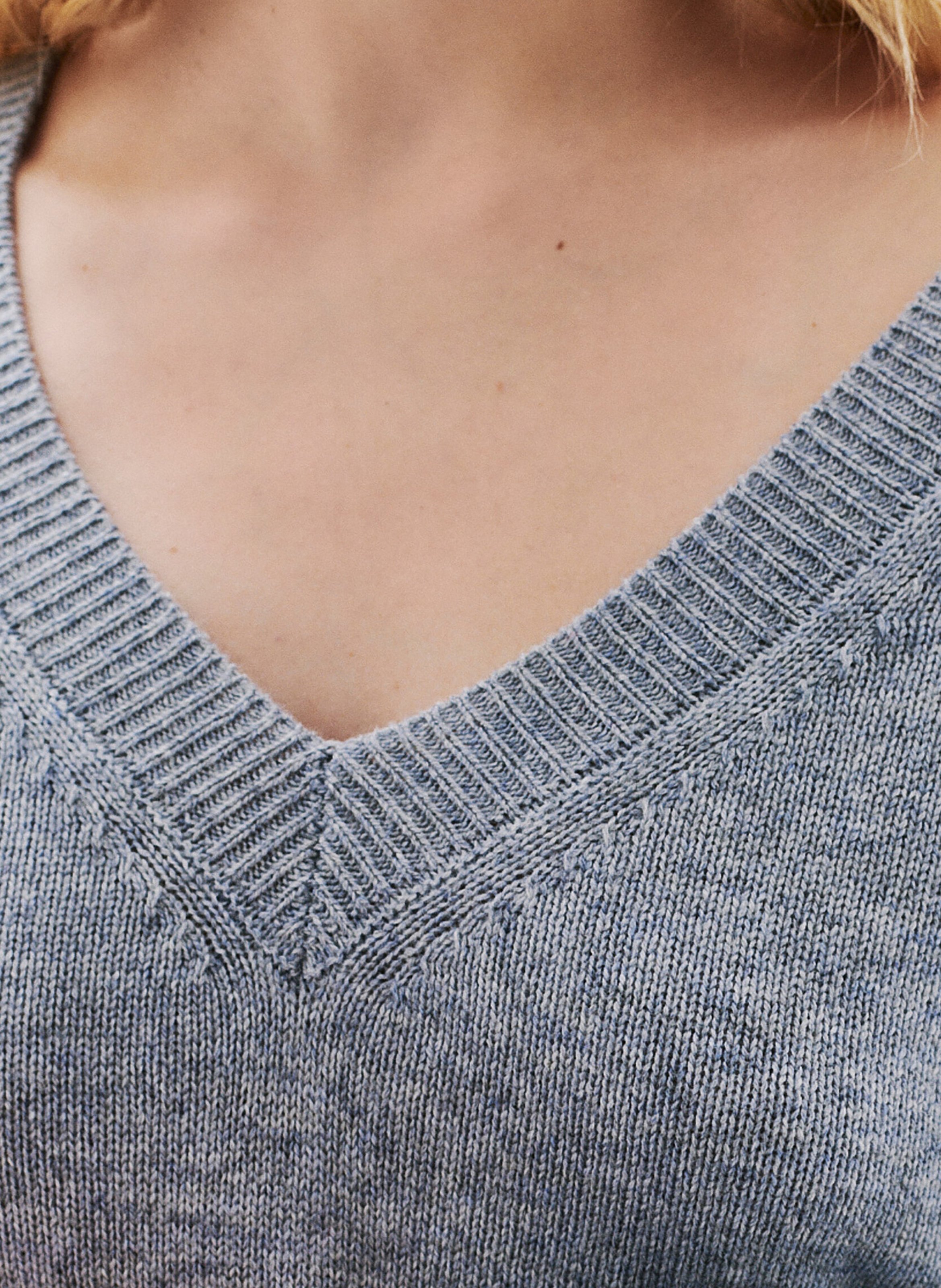 Pull col V en laine mélangée CAROLL Gris
