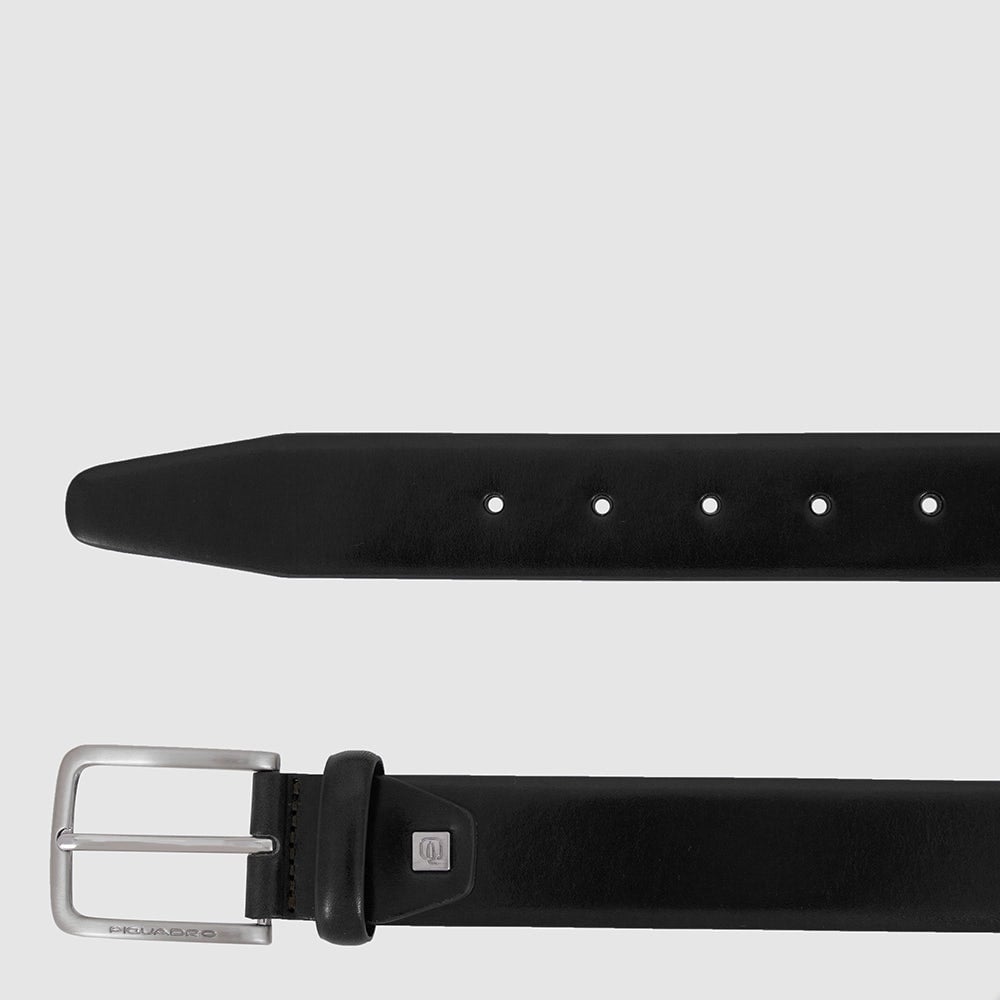 - Buckle closure. - Width: 3 cm.  PIQUADRO Black