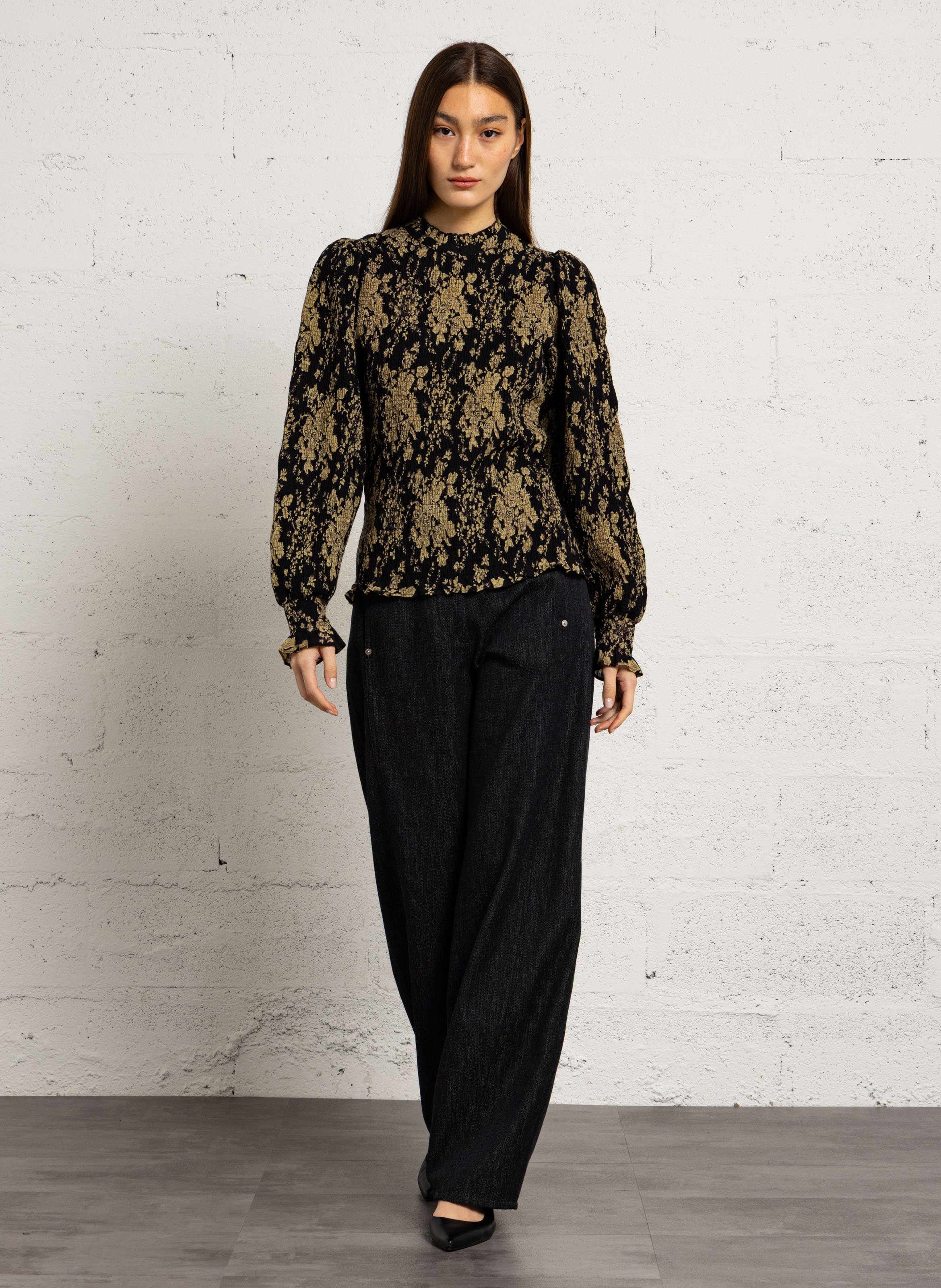 Aansluitende katoenen top. ANTIK BATIK Zwart