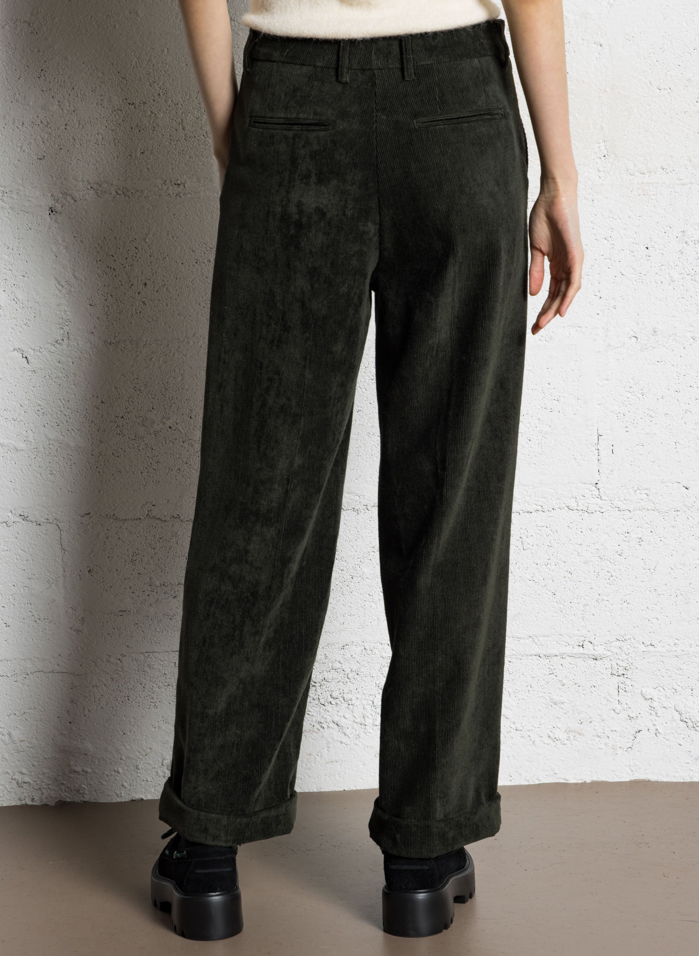 Pantalon ample en velours côtelé MOMONI Vert