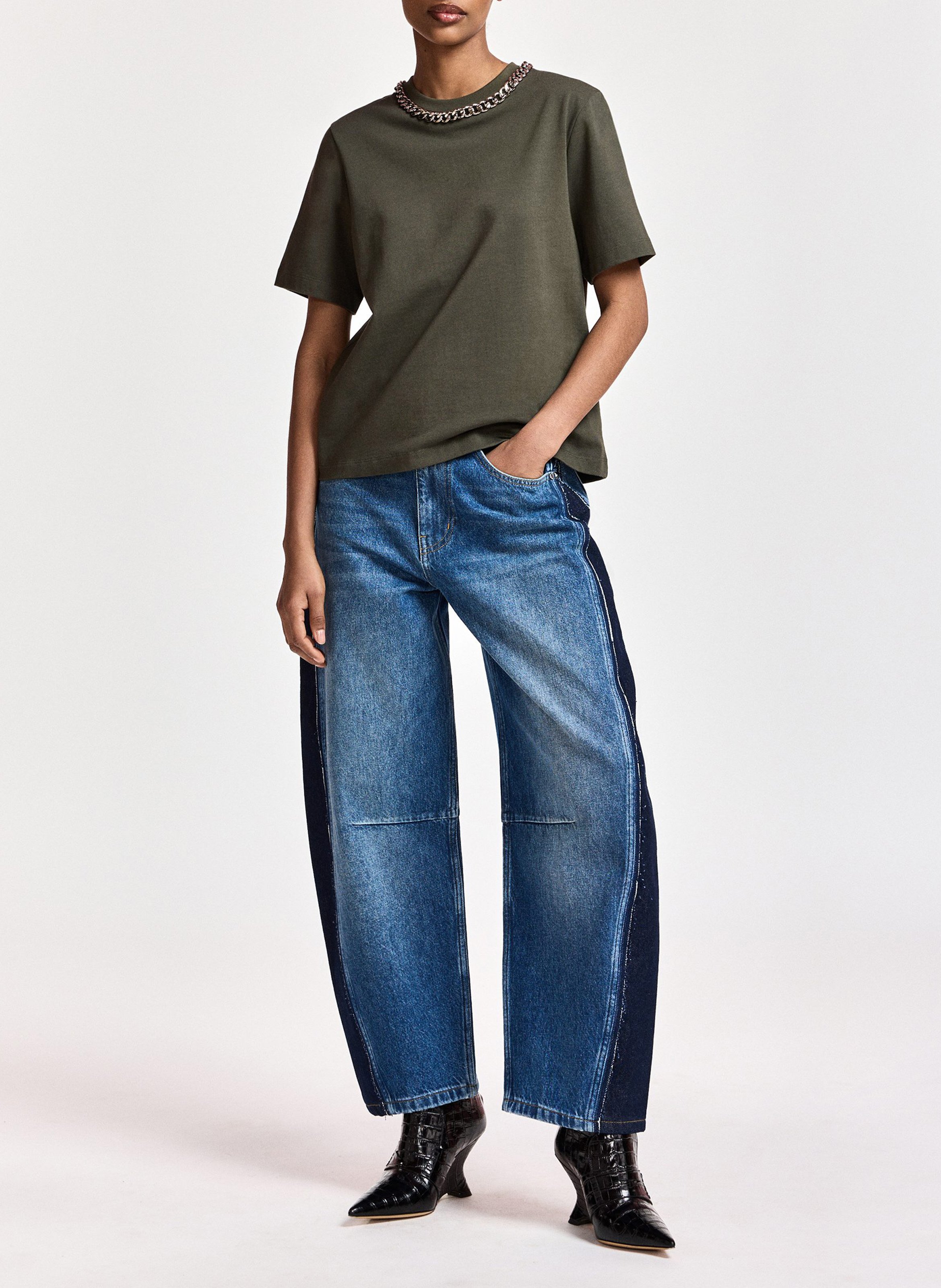 Weites T-Shirt mit Bio-Baumwollkragen mit Kette ESSENTIEL ANTWERP Grun